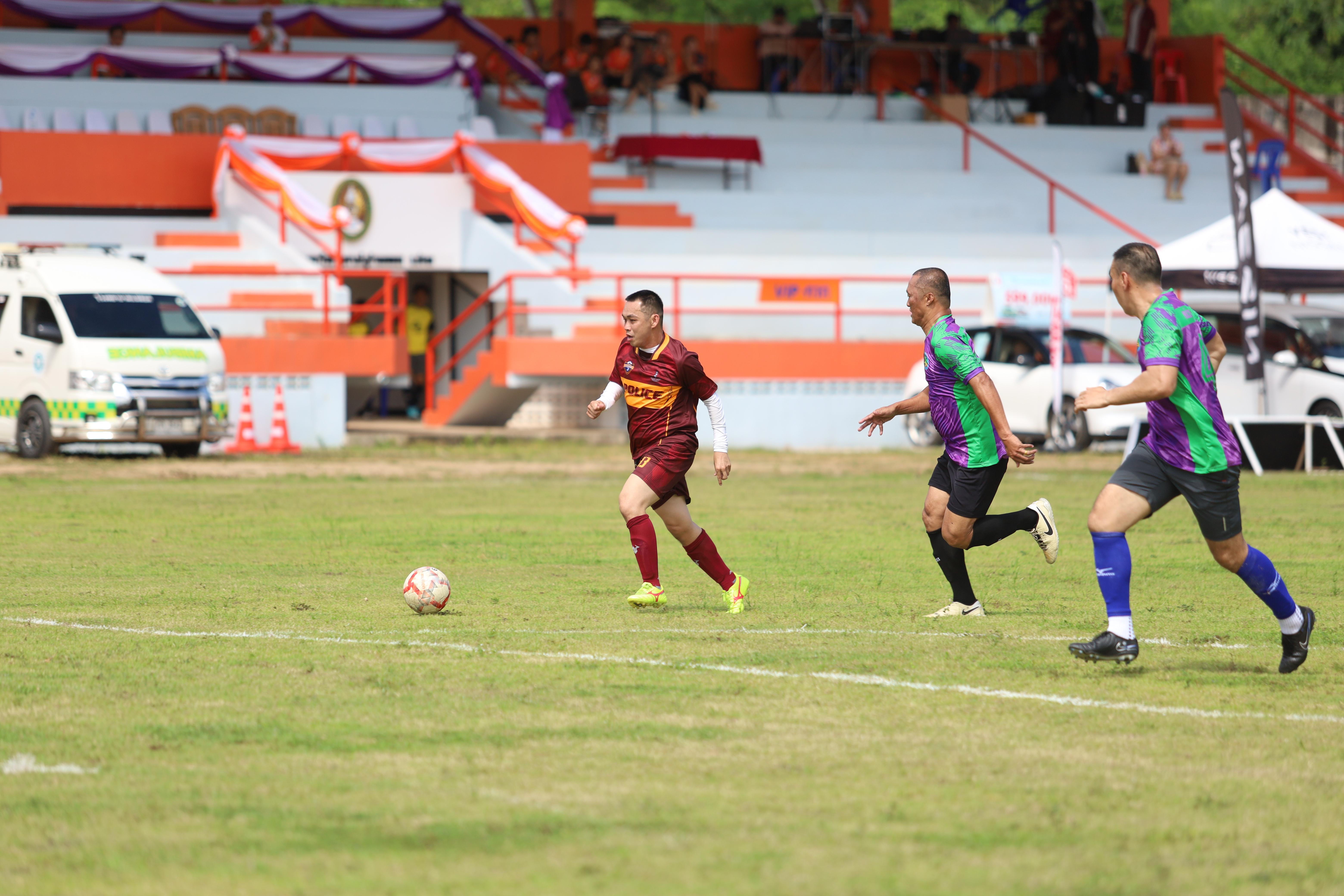 74. การแข่งขันฟุตบอล11คนหน่วยงานคู่ที่1