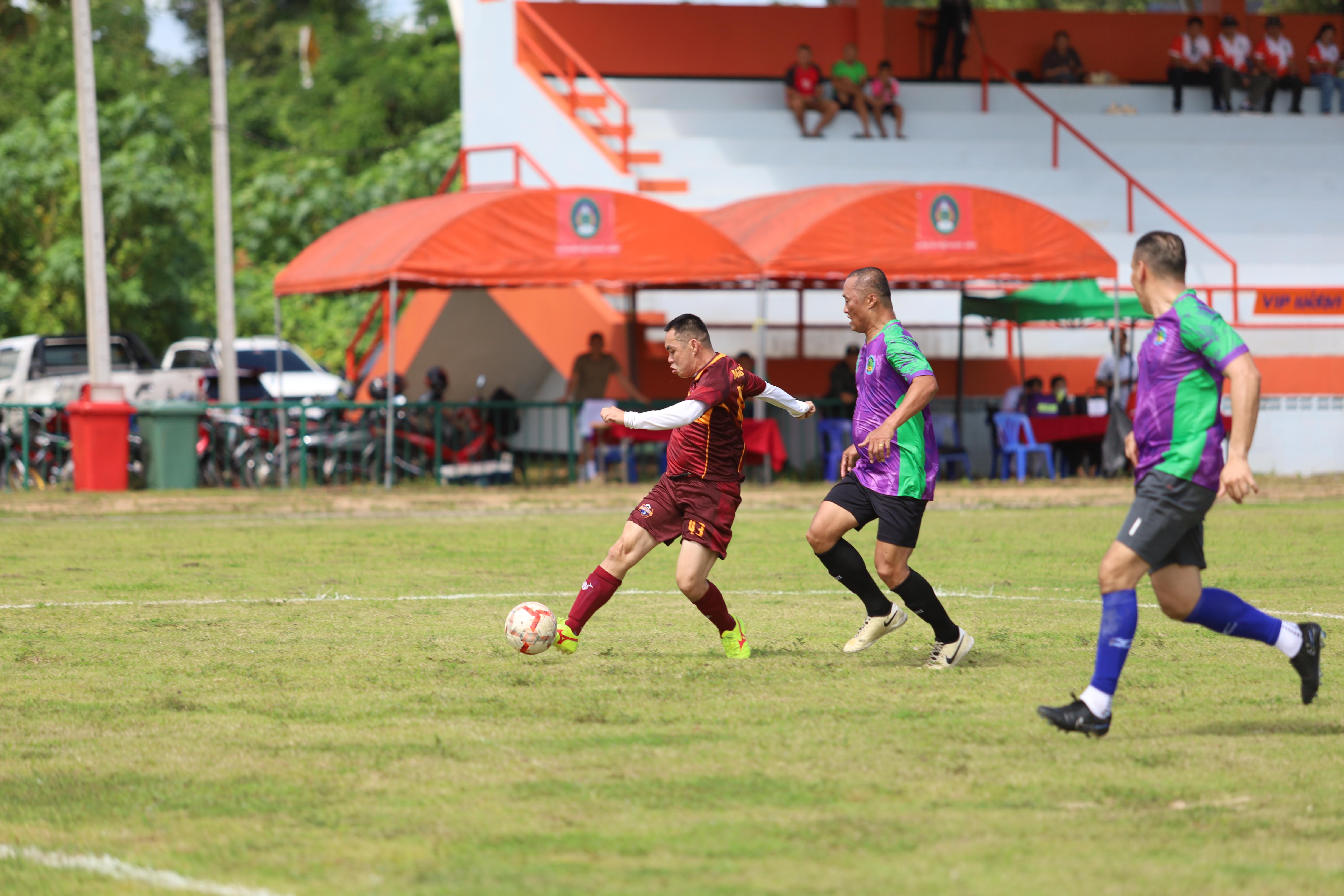 75. การแข่งขันฟุตบอล11คนหน่วยงานคู่ที่1