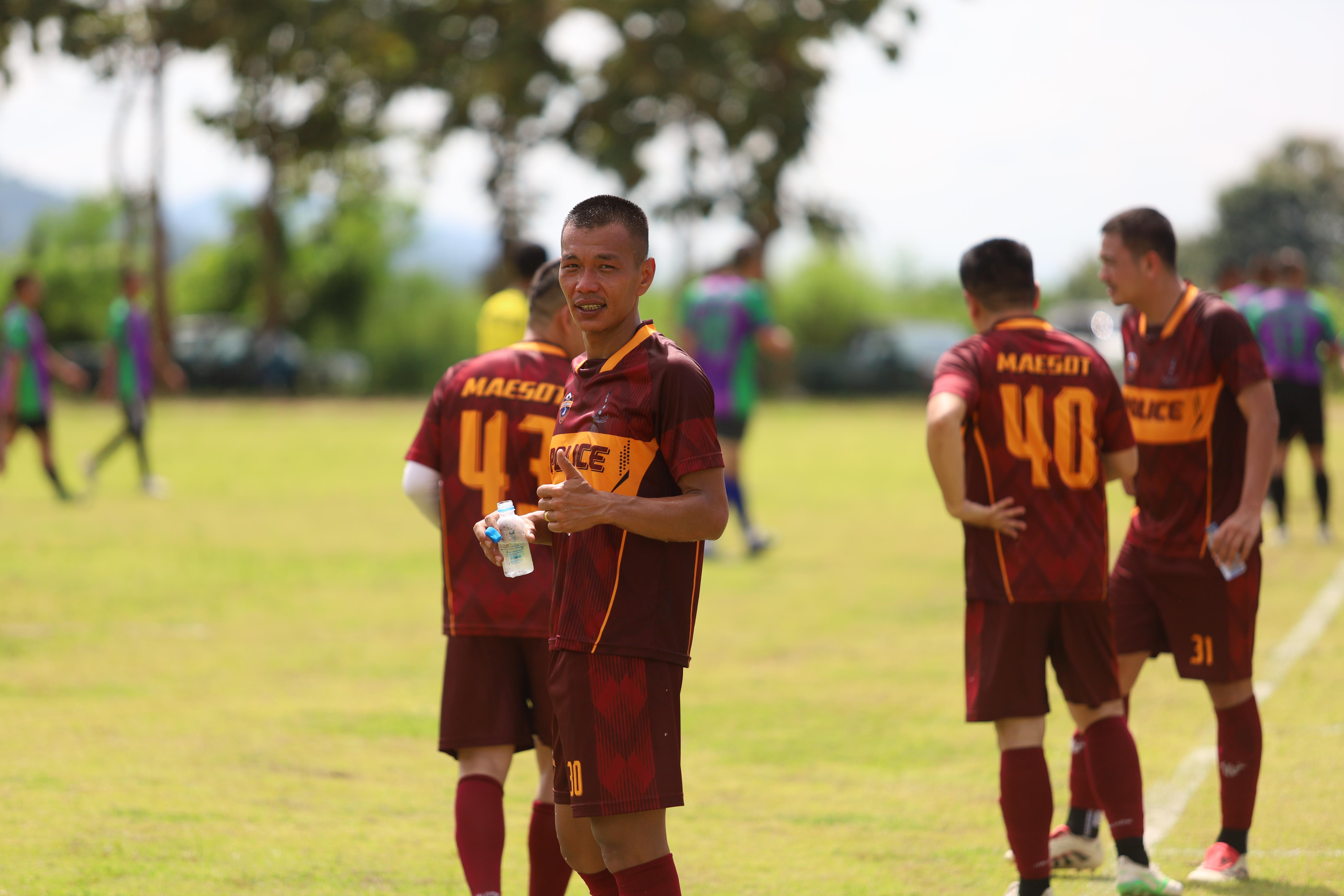 180. การแข่งขันฟุตบอล11คนหน่วยงานคู่ที่1