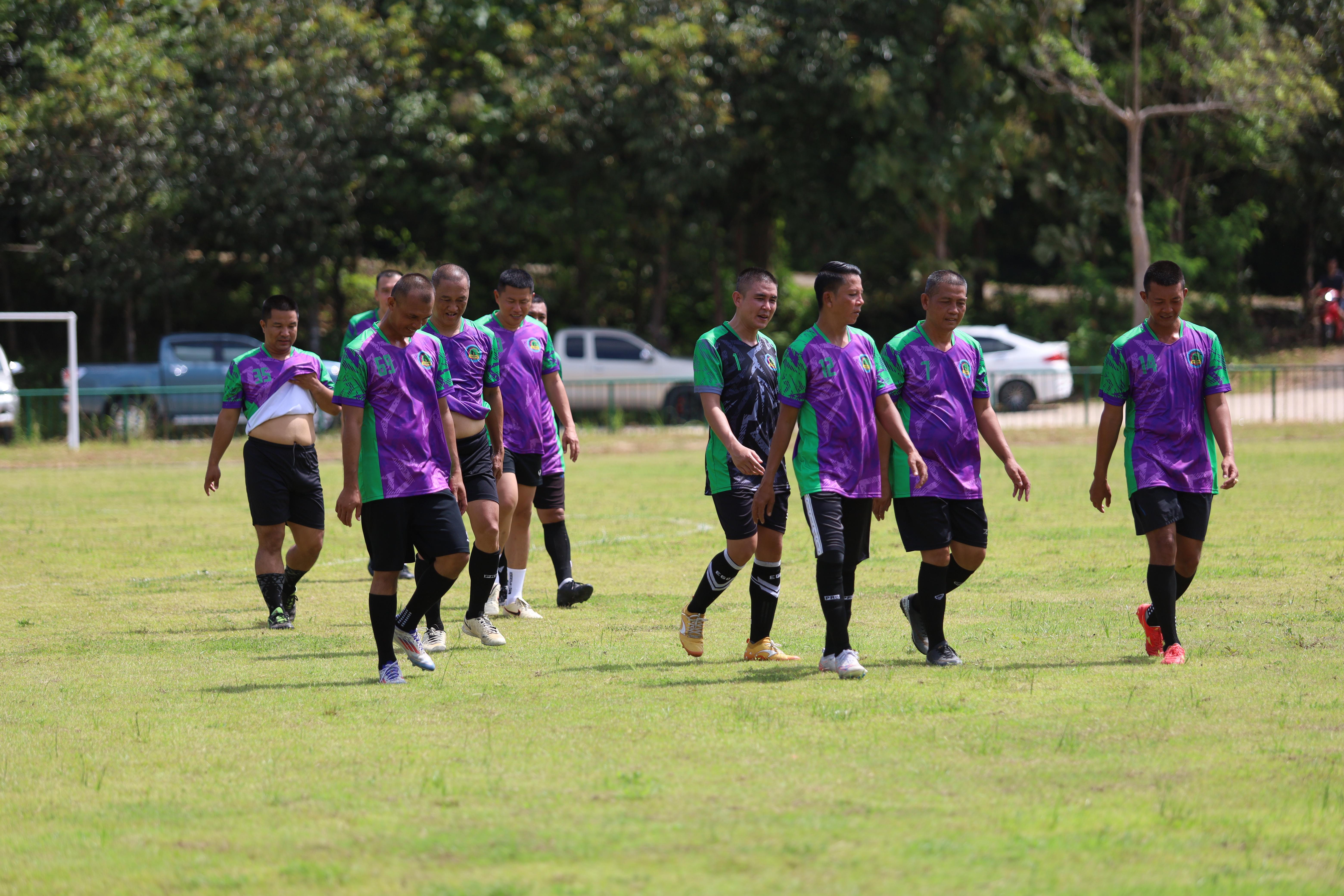 195. การแข่งขันฟุตบอล11คนหน่วยงานคู่ที่1