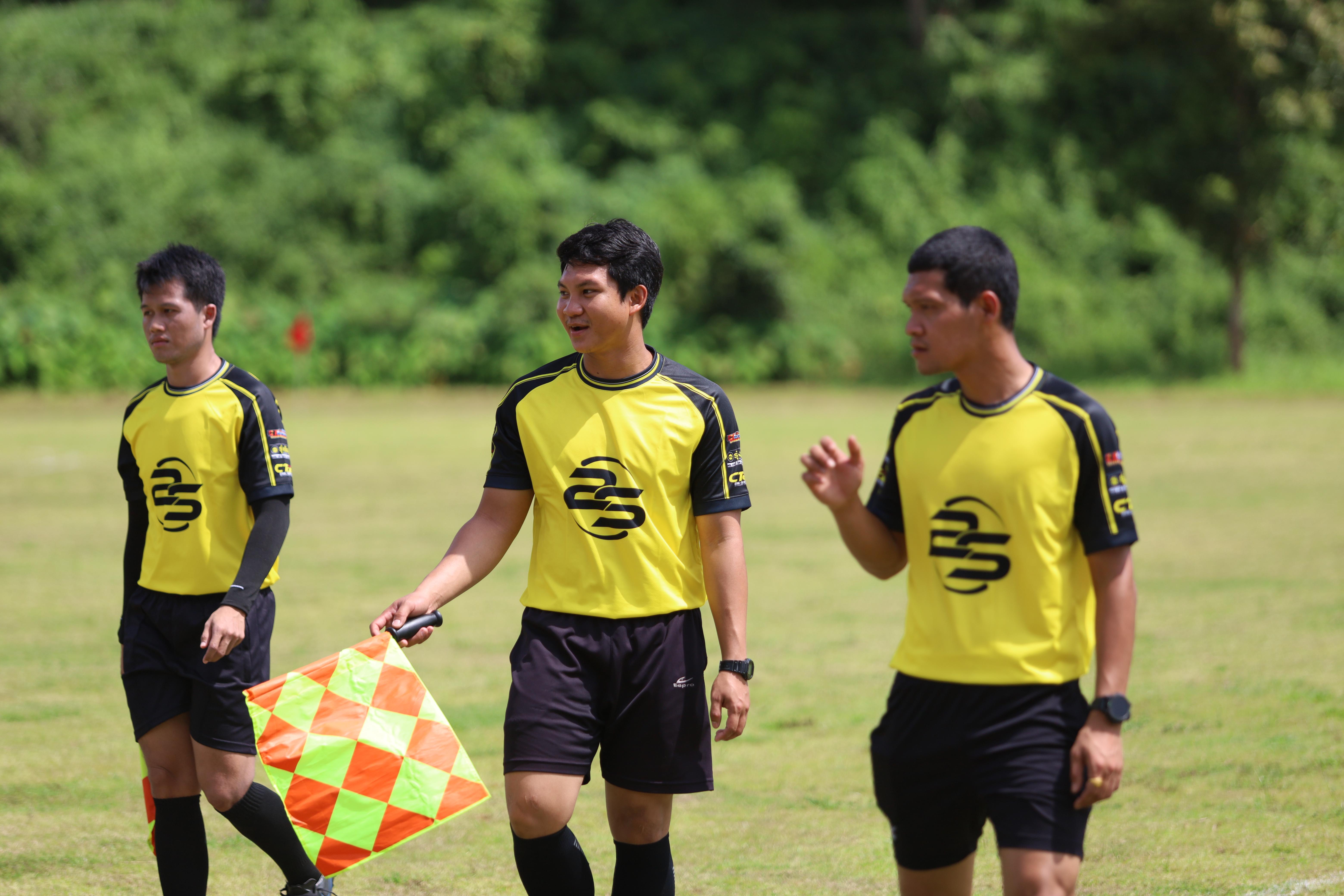 198. การแข่งขันฟุตบอล11คนหน่วยงานคู่ที่1