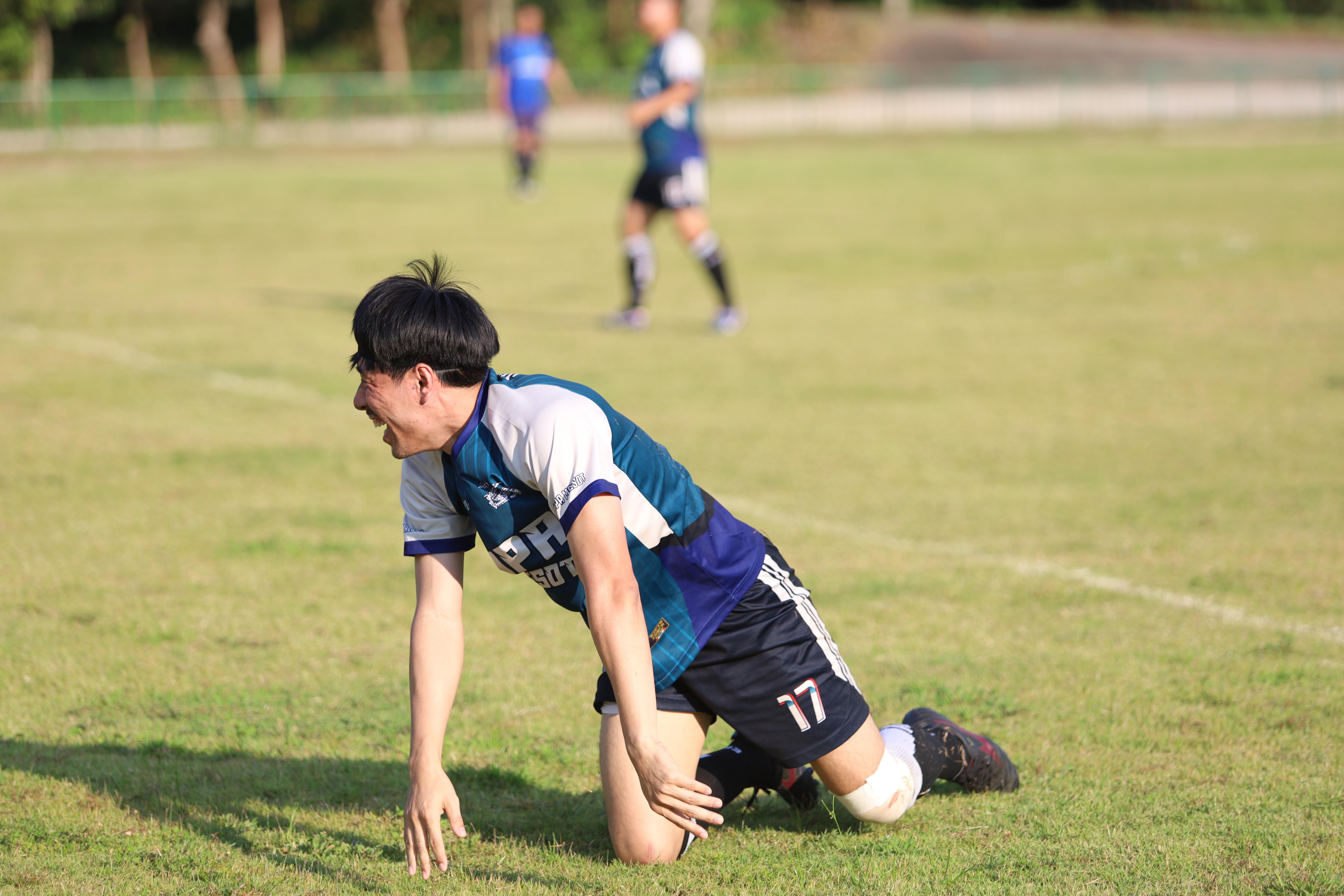 29. ฟุตบอล11คนหน่วยงาน25ปีkprums คู่ที่10 อำเภอแม่สอด 2 : 0เทศบาลนครแม่สอดแม่สอด