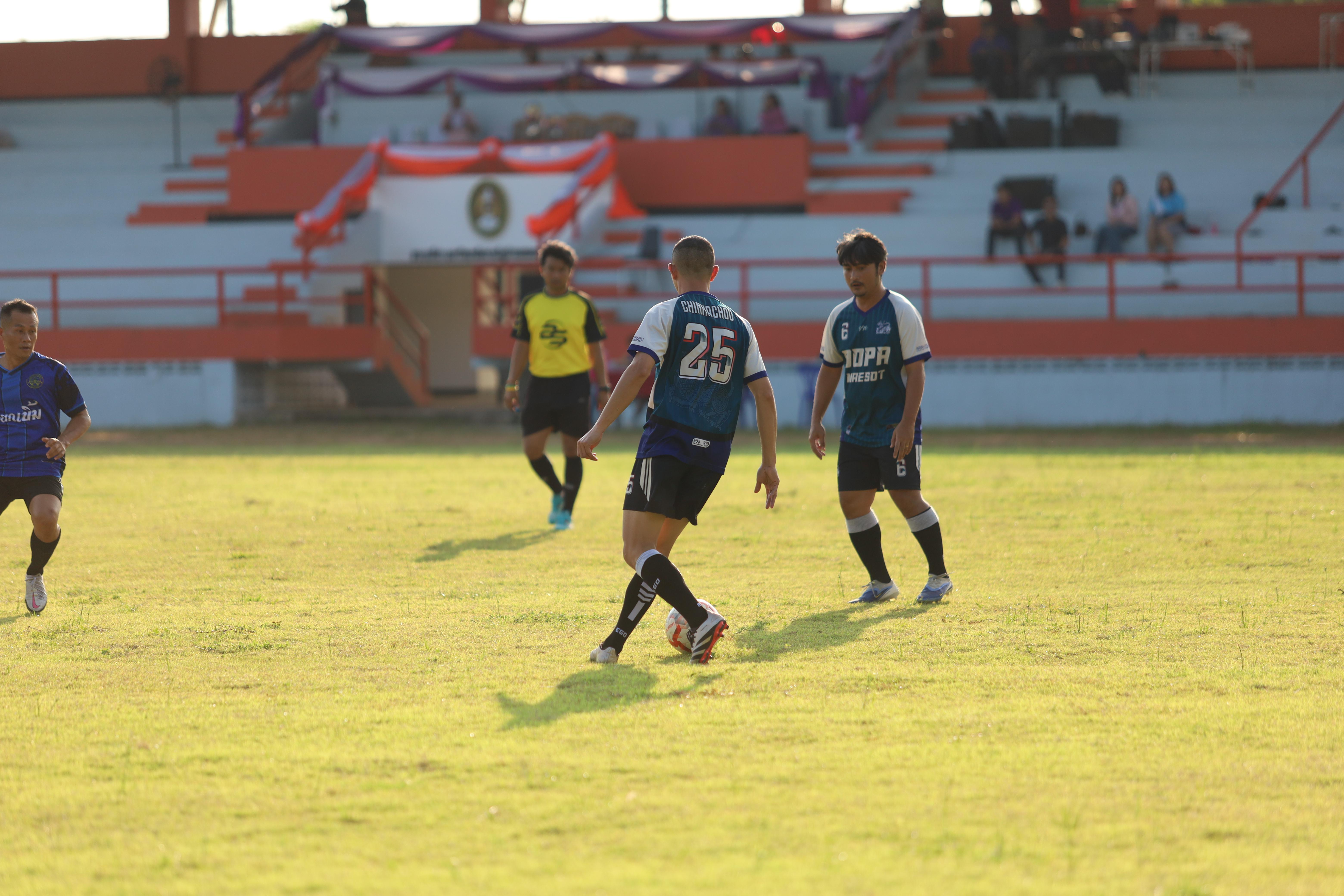 48. ฟุตบอล11คนหน่วยงาน25ปีkprums คู่ที่10 อำเภอแม่สอด 2 : 0เทศบาลนครแม่สอดแม่สอด