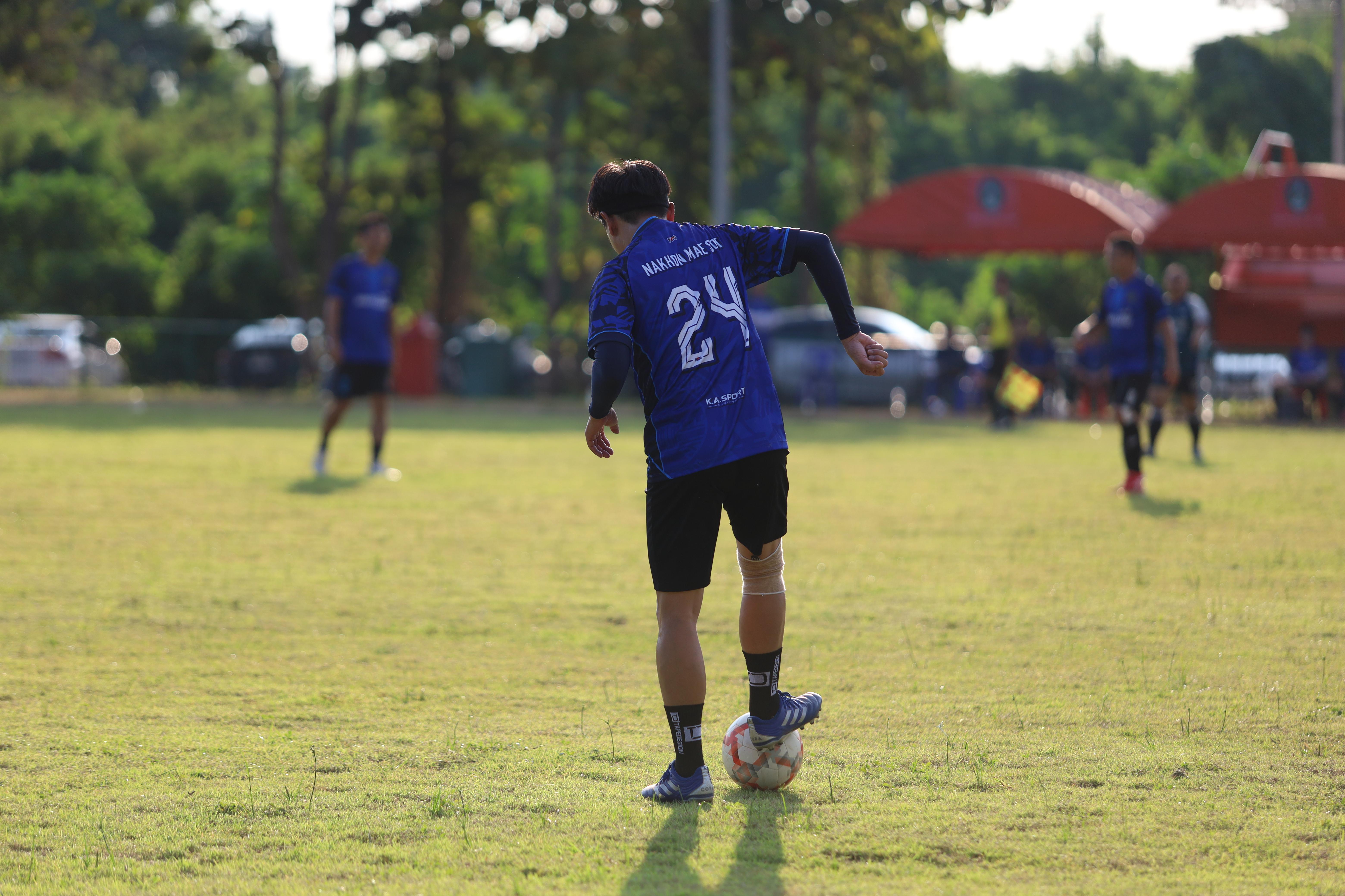 53. ฟุตบอล11คนหน่วยงาน25ปีkprums คู่ที่10 อำเภอแม่สอด 2 : 0เทศบาลนครแม่สอดแม่สอด