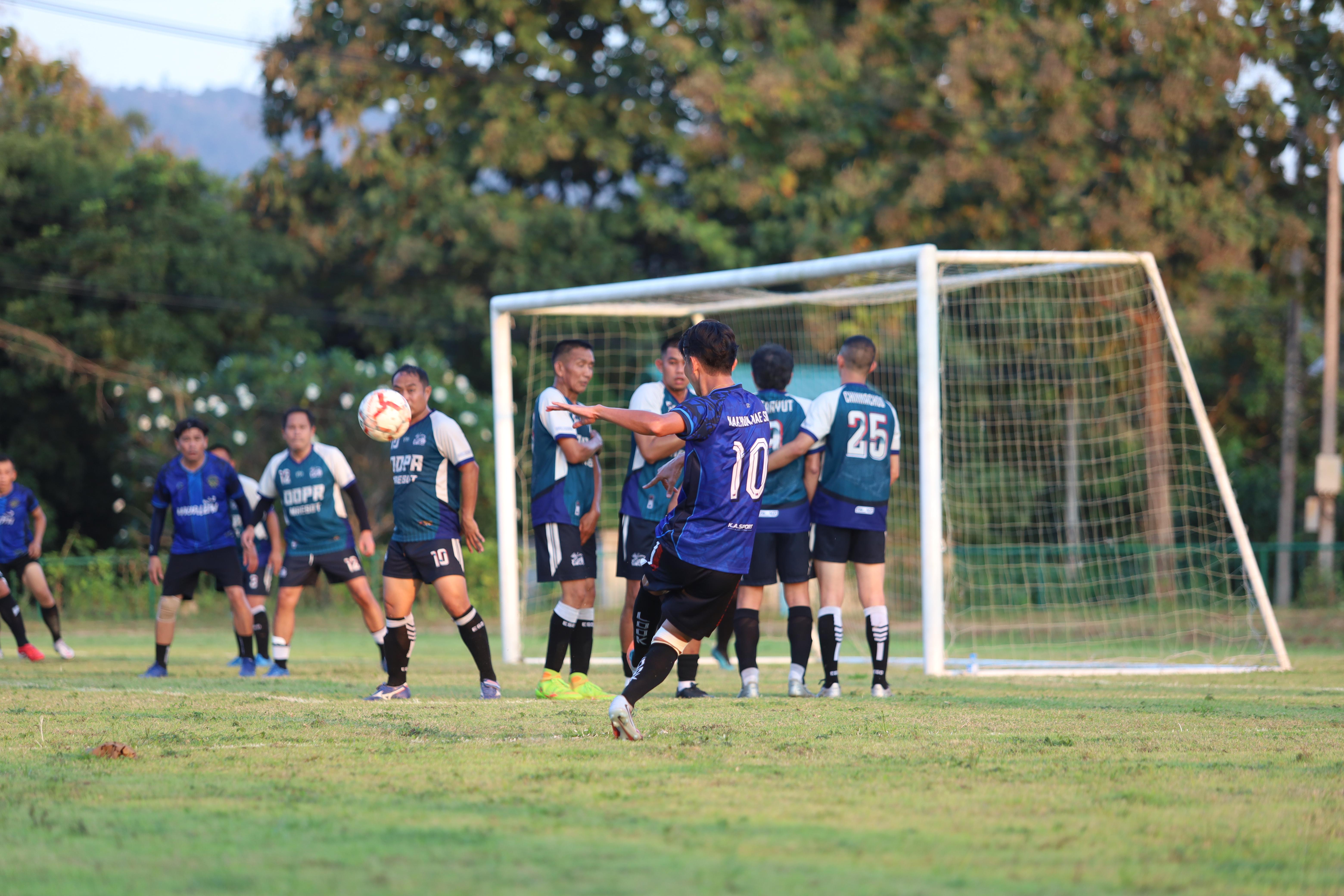 60. ฟุตบอล11คนหน่วยงาน25ปีkprums คู่ที่10 อำเภอแม่สอด 2 : 0เทศบาลนครแม่สอดแม่สอด