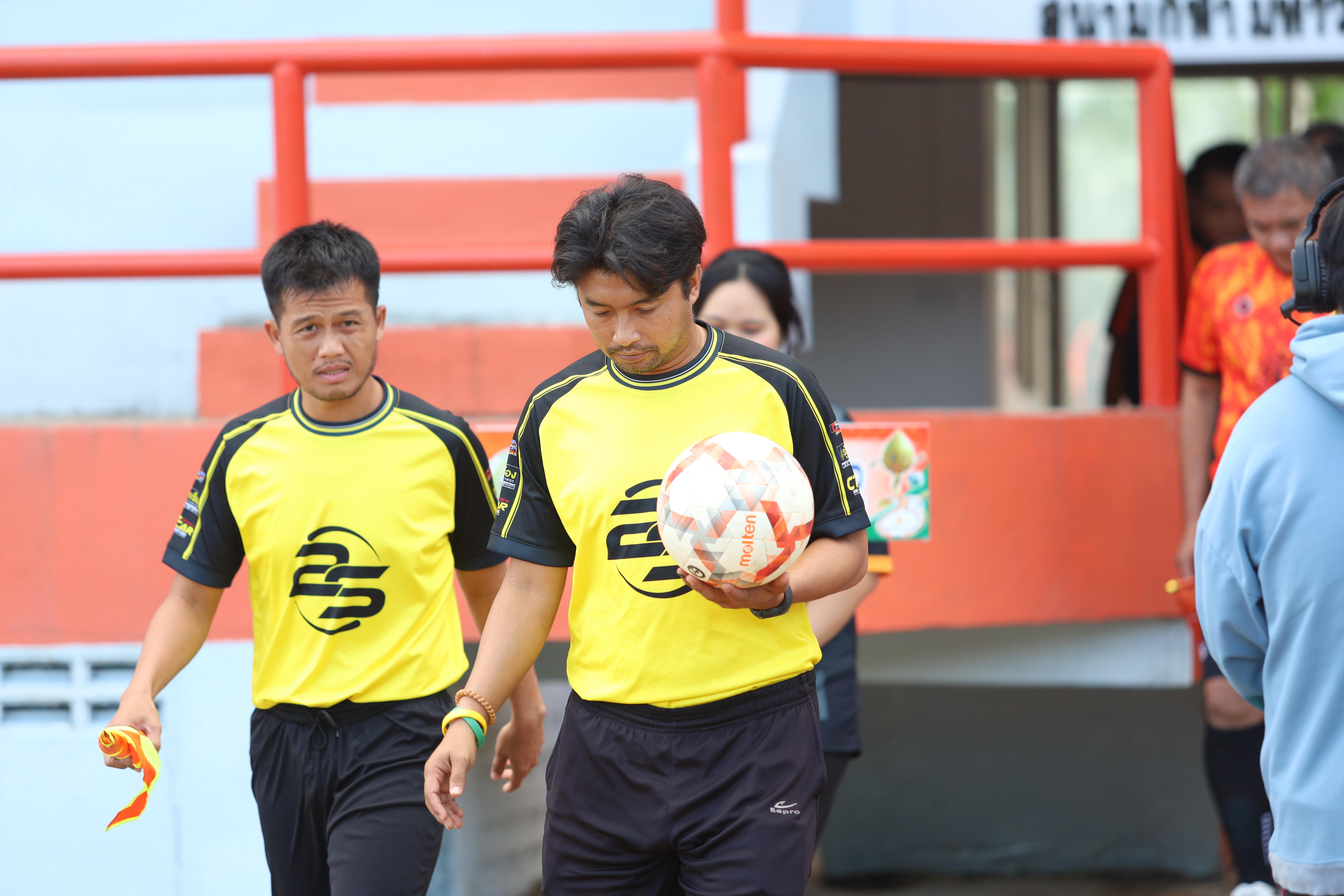 4. ฟุตบอล11คนหน่วยงาน25ปีkprums เทศบาลนครแม่สอด 3 : 0 แขวงการทางแม่สอด