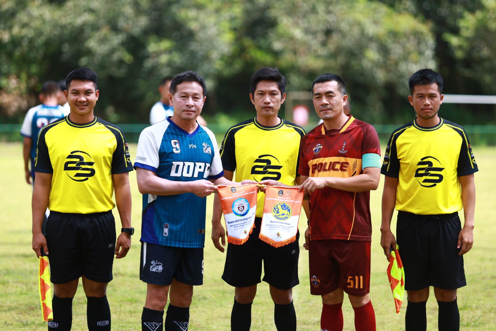 ฟุตบอล11คนหน่วยงาน25ปีkprums คู่ที่ 15 สถานีตำรวจภูธรแม่สอด 3 : 1 อำเภอแม่สอด