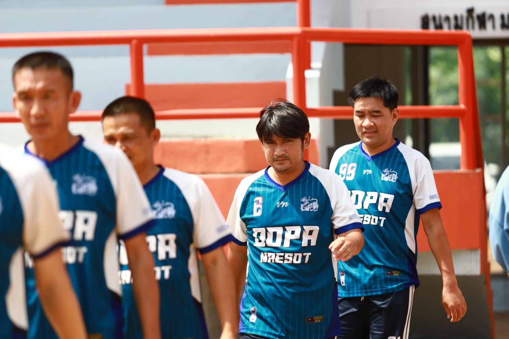 12. ฟุตบอล11คนหน่วยงาน25ปีkprums คู่ที่ 15 สถานีตำรวจภูธรแม่สอด 3 : 1 อำเภอแม่สอด