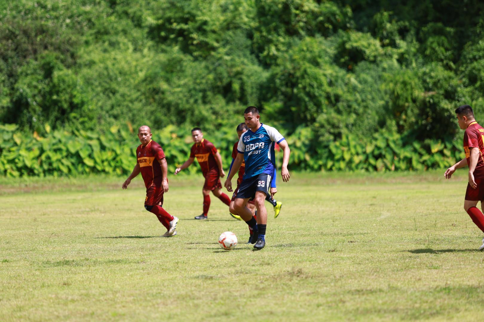 26. ฟุตบอล11คนหน่วยงาน25ปีkprums คู่ที่ 15 สถานีตำรวจภูธรแม่สอด 3 : 1 อำเภอแม่สอด