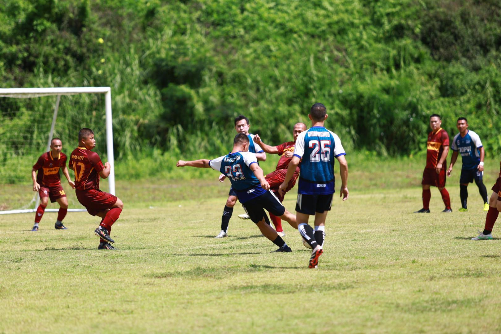 27. ฟุตบอล11คนหน่วยงาน25ปีkprums คู่ที่ 15 สถานีตำรวจภูธรแม่สอด 3 : 1 อำเภอแม่สอด