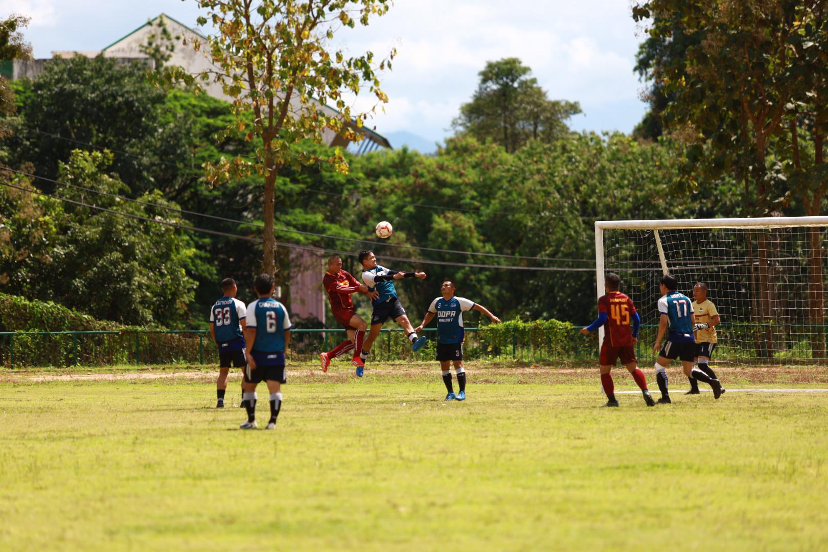 28. ฟุตบอล11คนหน่วยงาน25ปีkprums คู่ที่ 15 สถานีตำรวจภูธรแม่สอด 3 : 1 อำเภอแม่สอด