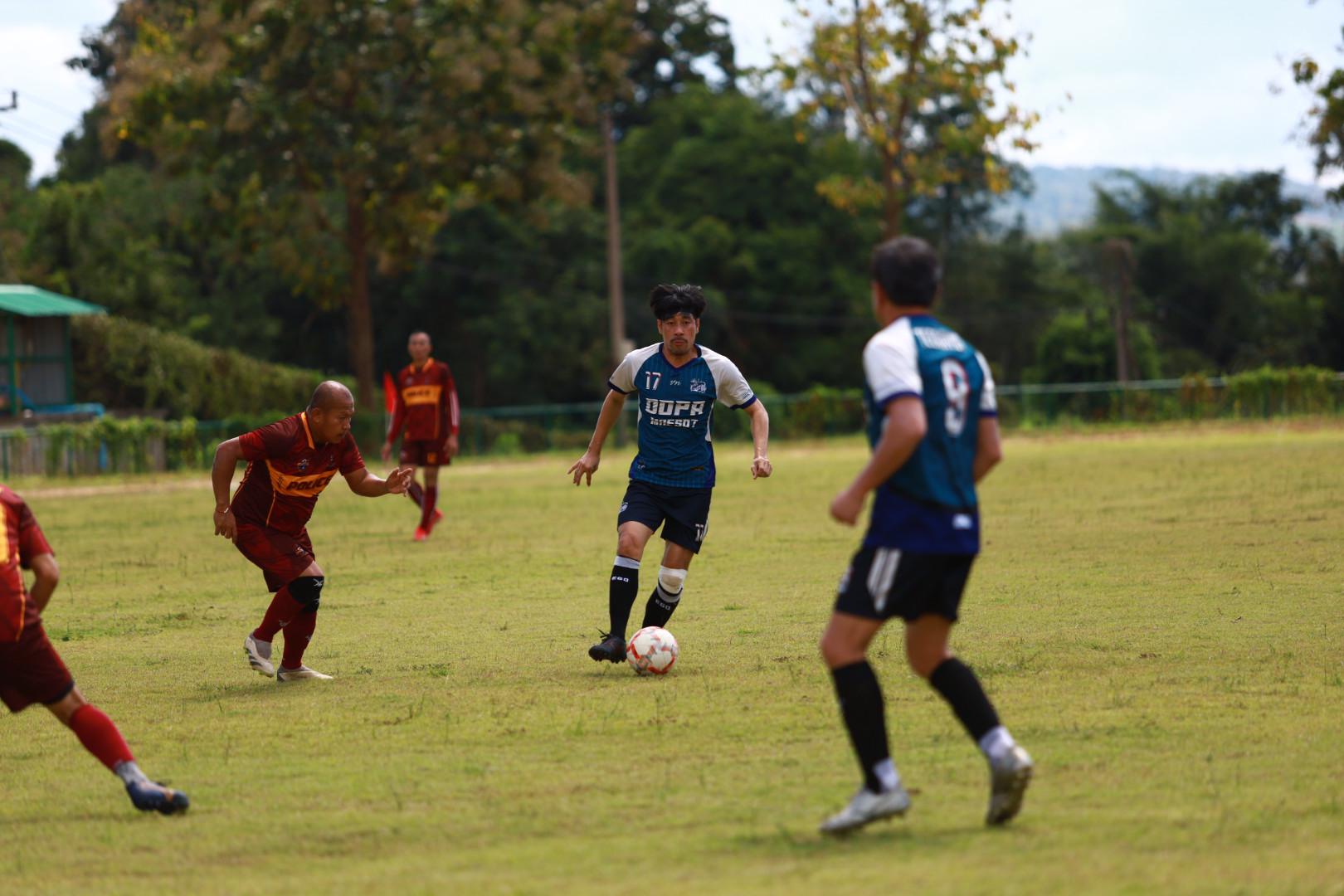 31. ฟุตบอล11คนหน่วยงาน25ปีkprums คู่ที่ 15 สถานีตำรวจภูธรแม่สอด 3 : 1 อำเภอแม่สอด