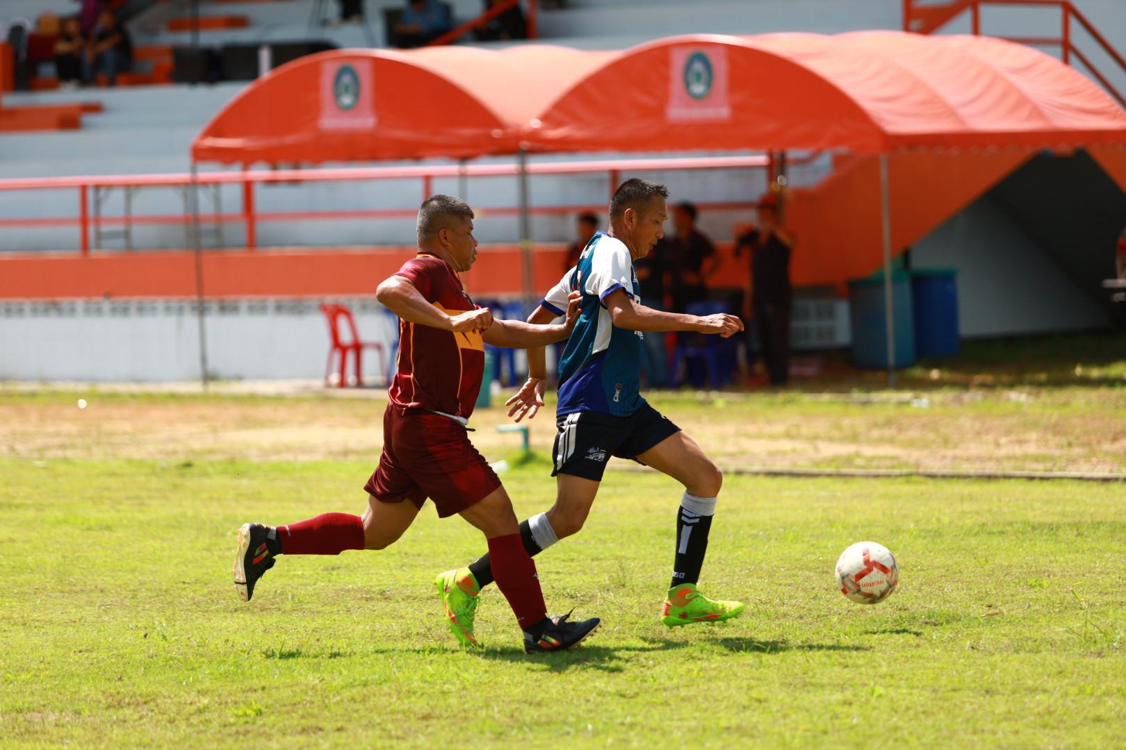 32. ฟุตบอล11คนหน่วยงาน25ปีkprums คู่ที่ 15 สถานีตำรวจภูธรแม่สอด 3 : 1 อำเภอแม่สอด