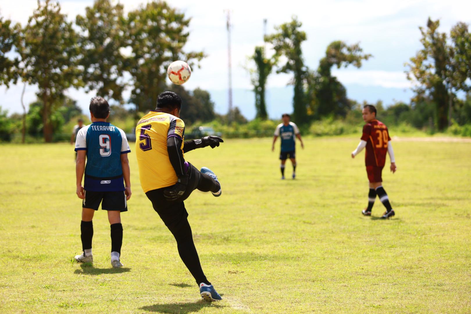 34. ฟุตบอล11คนหน่วยงาน25ปีkprums คู่ที่ 15 สถานีตำรวจภูธรแม่สอด 3 : 1 อำเภอแม่สอด