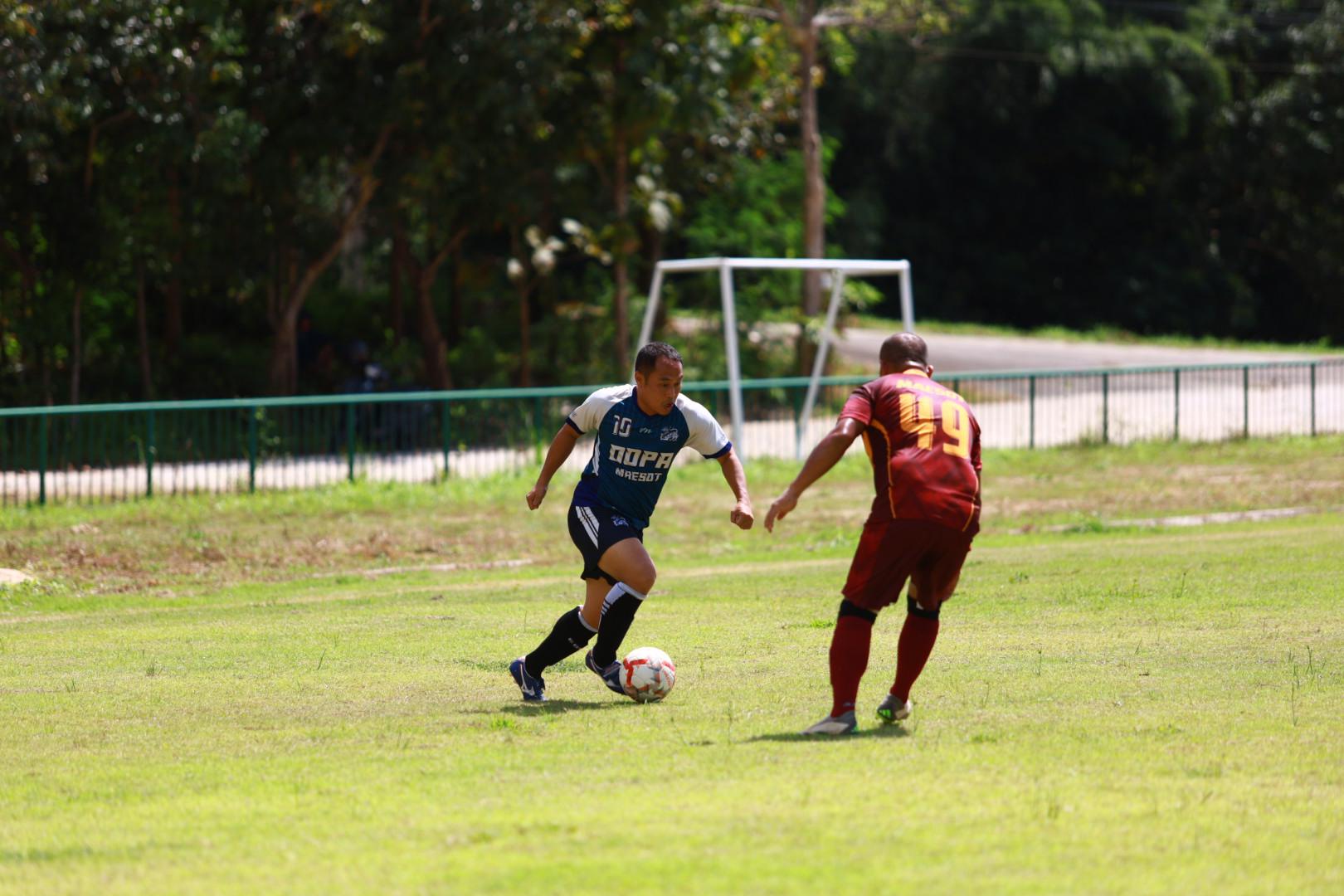 35. ฟุตบอล11คนหน่วยงาน25ปีkprums คู่ที่ 15 สถานีตำรวจภูธรแม่สอด 3 : 1 อำเภอแม่สอด