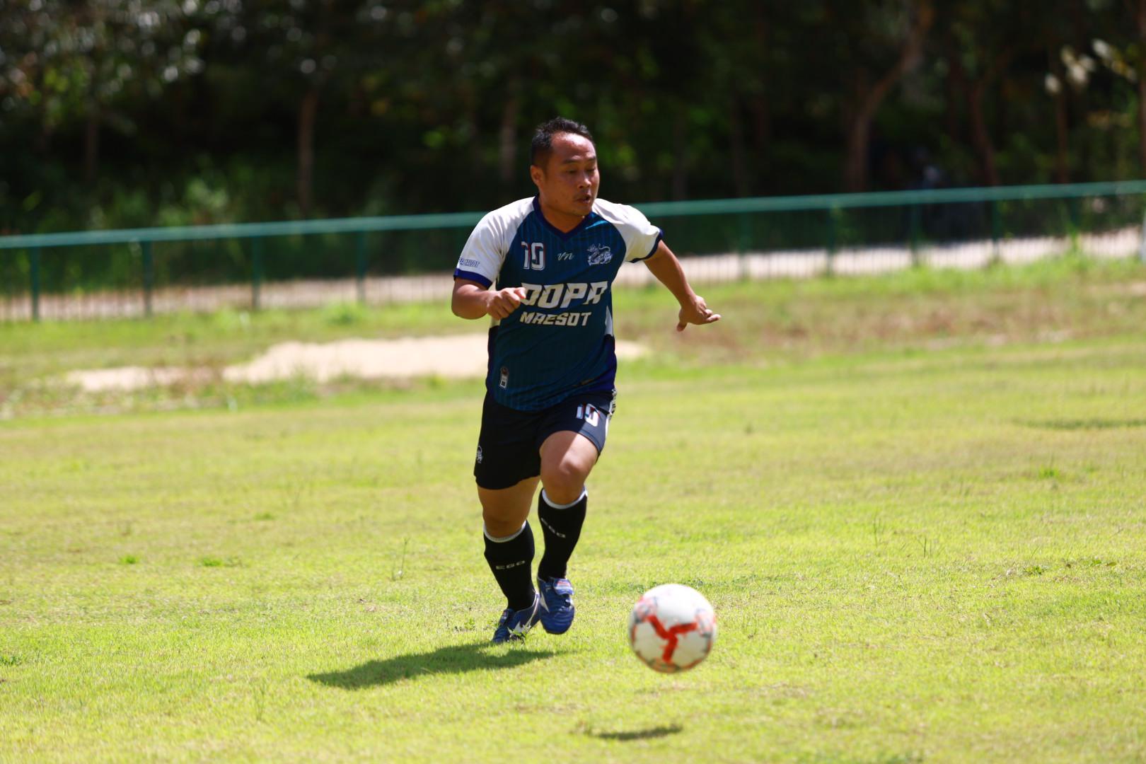 36. ฟุตบอล11คนหน่วยงาน25ปีkprums คู่ที่ 15 สถานีตำรวจภูธรแม่สอด 3 : 1 อำเภอแม่สอด