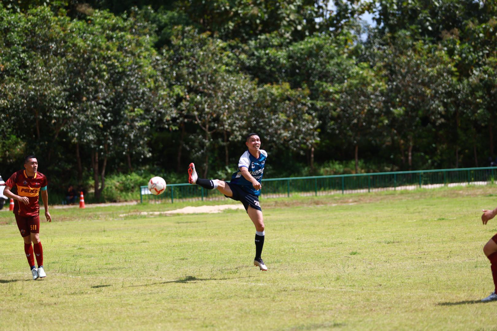 43. ฟุตบอล11คนหน่วยงาน25ปีkprums คู่ที่ 15 สถานีตำรวจภูธรแม่สอด 3 : 1 อำเภอแม่สอด