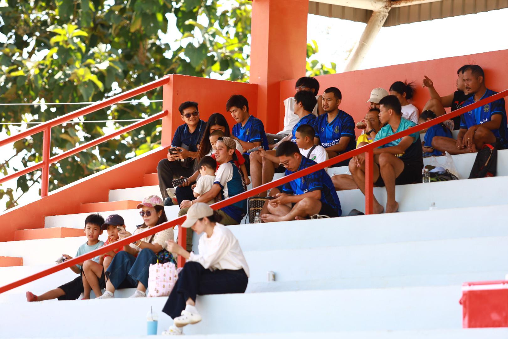 51. ฟุตบอล11คนหน่วยงาน25ปีkprums คู่ที่ 15 สถานีตำรวจภูธรแม่สอด 3 : 1 อำเภอแม่สอด