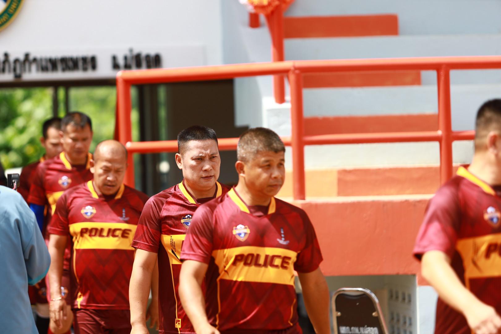 ฟุตบอล11คนหน่วยงาน25ปีkprums คู่ที่ 15 สถานีตำรวจภูธรแม่สอด 3 : 1 อำเภอแม่สอด