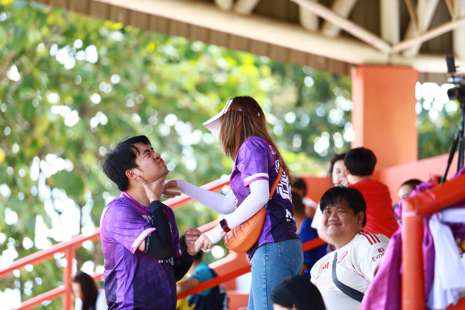 2. ฟุตบอล11คนหน่วยงาน25ปีkprums คู่ชิงรองอันดับ 3 โรงพยาบาลแม่สอด 2 : 0 อำเภอแม่สอด