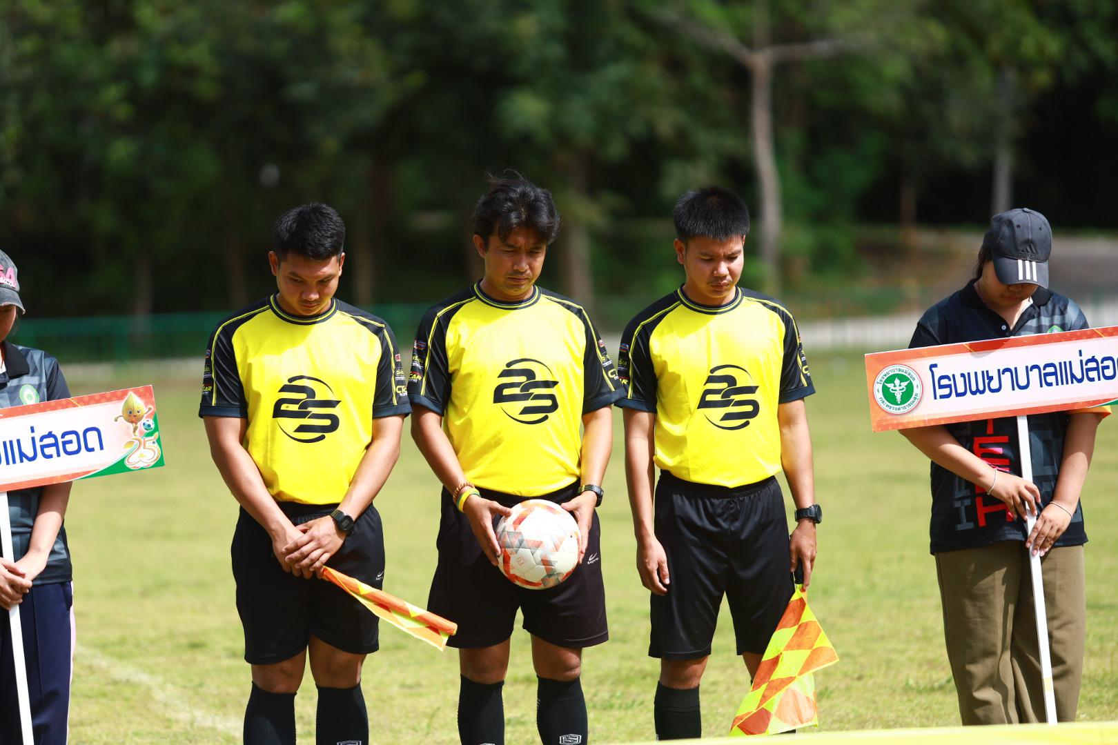 14. ฟุตบอล11คนหน่วยงาน25ปีkprums คู่ชิงรองอันดับ 3 โรงพยาบาลแม่สอด 2 : 0 อำเภอแม่สอด