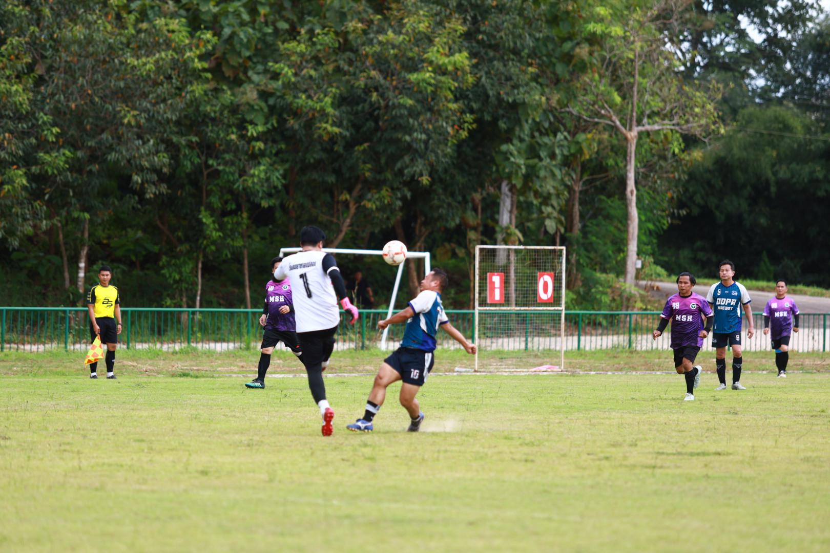 22. ฟุตบอล11คนหน่วยงาน25ปีkprums คู่ชิงรองอันดับ 3 โรงพยาบาลแม่สอด 2 : 0 อำเภอแม่สอด