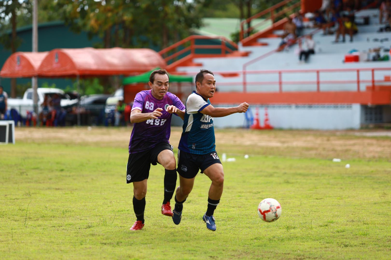 30. ฟุตบอล11คนหน่วยงาน25ปีkprums คู่ชิงรองอันดับ 3 โรงพยาบาลแม่สอด 2 : 0 อำเภอแม่สอด