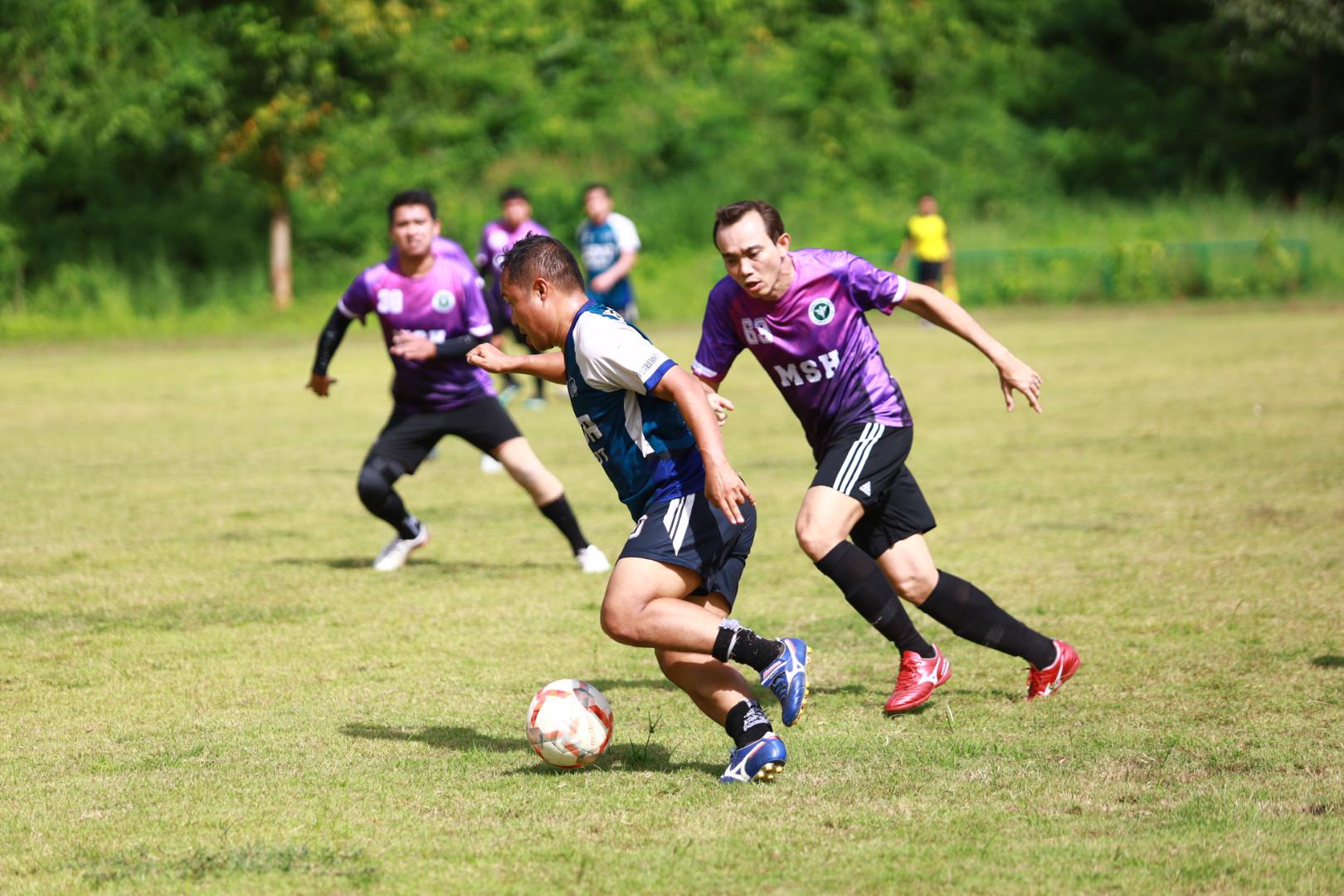 34. ฟุตบอล11คนหน่วยงาน25ปีkprums คู่ชิงรองอันดับ 3 โรงพยาบาลแม่สอด 2 : 0 อำเภอแม่สอด