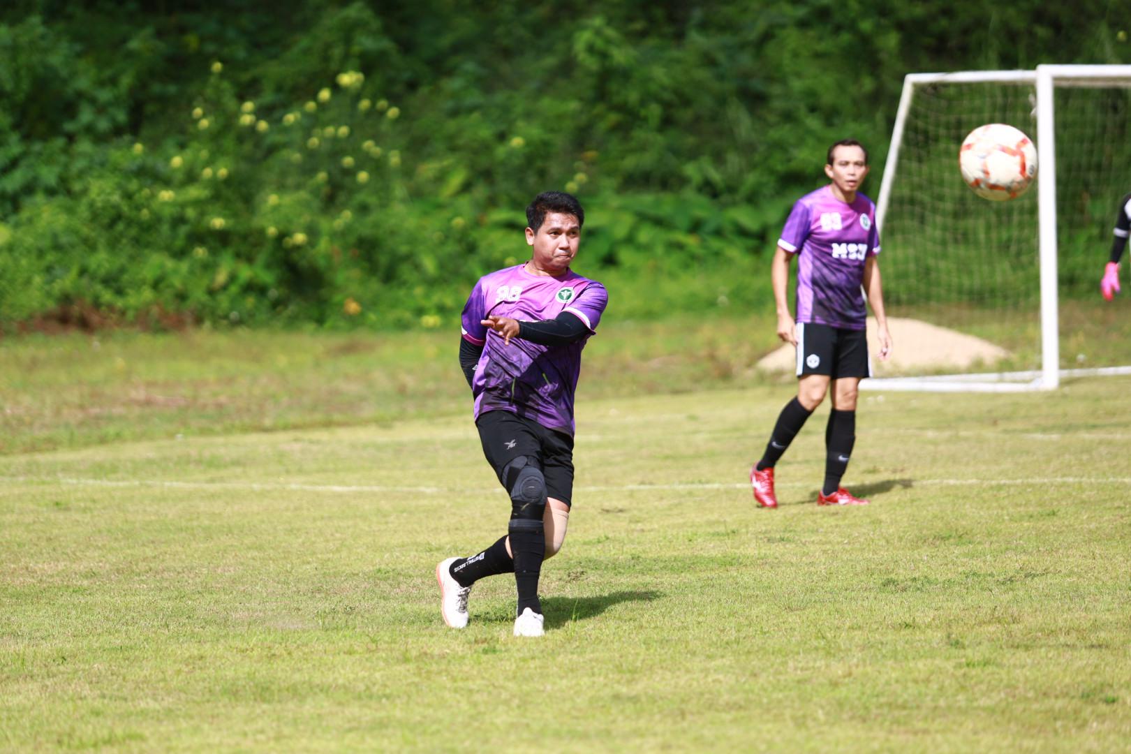 35. ฟุตบอล11คนหน่วยงาน25ปีkprums คู่ชิงรองอันดับ 3 โรงพยาบาลแม่สอด 2 : 0 อำเภอแม่สอด