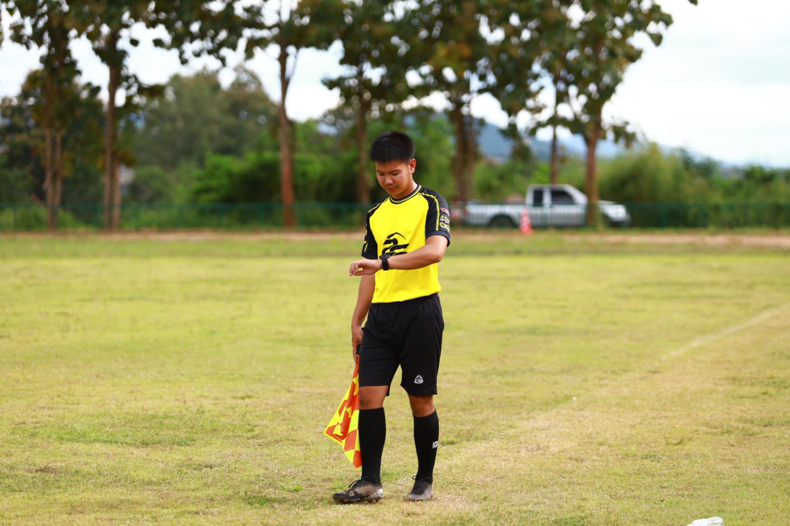 49. ฟุตบอล11คนหน่วยงาน25ปีkprums คู่ชิงรองอันดับ 3 โรงพยาบาลแม่สอด 2 : 0 อำเภอแม่สอด