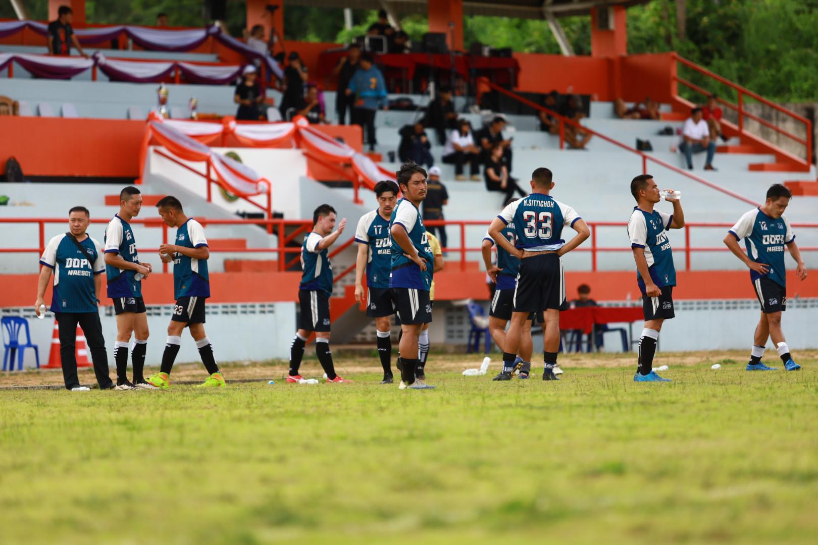 55. ฟุตบอล11คนหน่วยงาน25ปีkprums คู่ชิงรองอันดับ 3 โรงพยาบาลแม่สอด 2 : 0 อำเภอแม่สอด