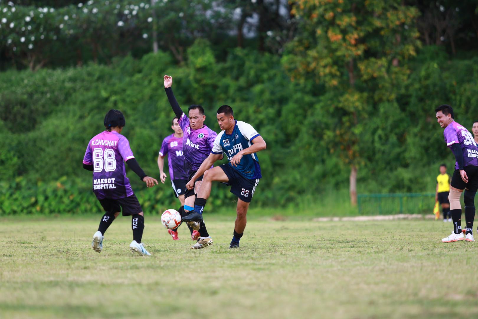 57. ฟุตบอล11คนหน่วยงาน25ปีkprums คู่ชิงรองอันดับ 3 โรงพยาบาลแม่สอด 2 : 0 อำเภอแม่สอด