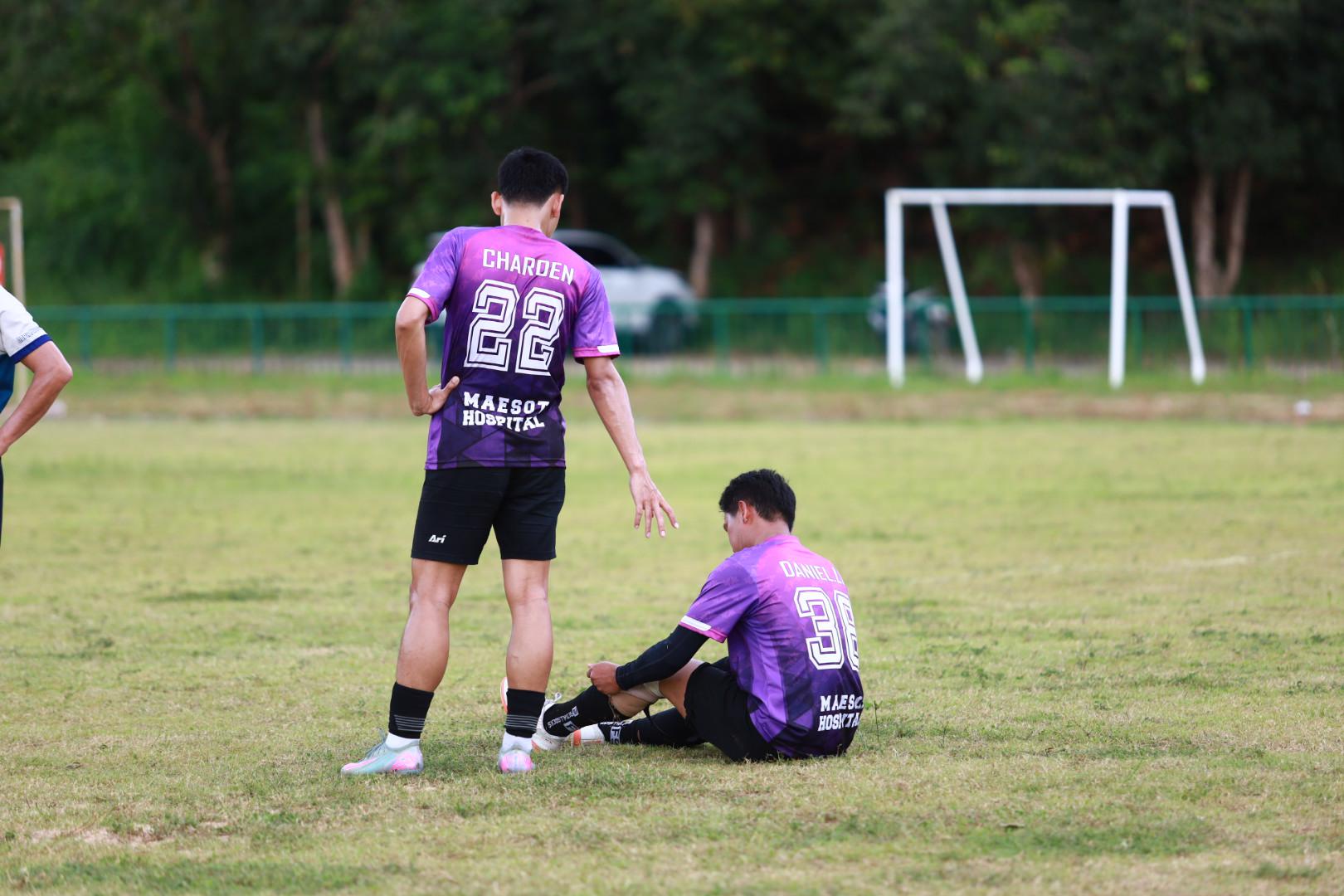 58. ฟุตบอล11คนหน่วยงาน25ปีkprums คู่ชิงรองอันดับ 3 โรงพยาบาลแม่สอด 2 : 0 อำเภอแม่สอด