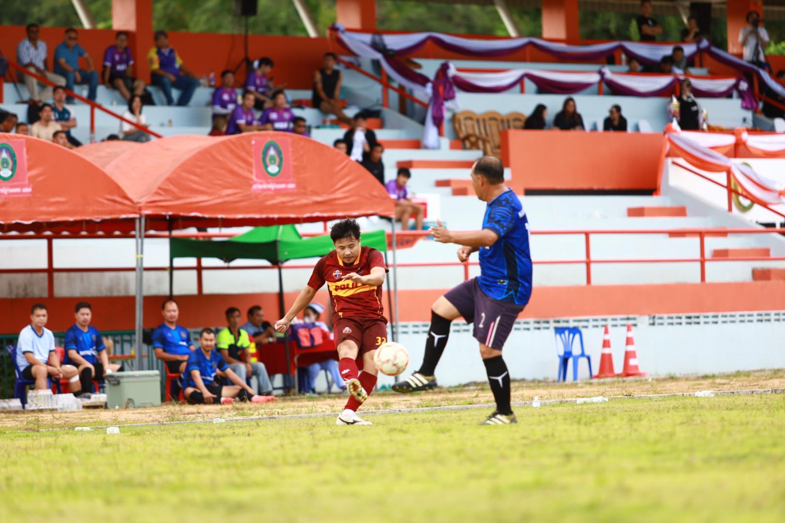 33. ฟุตบอล11คนหน่วยงาน25ปีkprums คู่ชิงชนะเลิศ สถานีตำรวจภูธรแม่สอด 0 : 1 เทศบาลนครแม่สอด