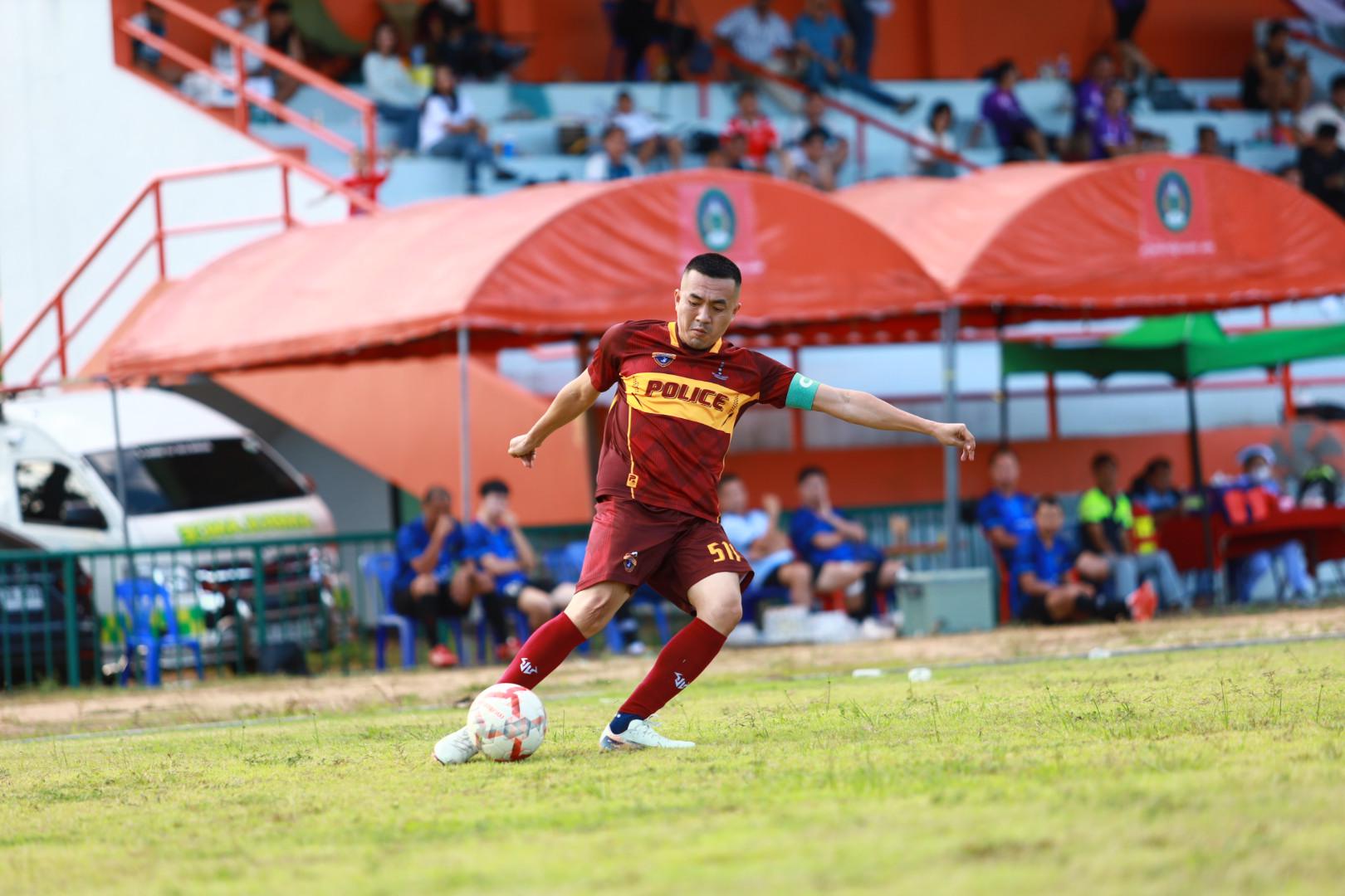 42. ฟุตบอล11คนหน่วยงาน25ปีkprums คู่ชิงชนะเลิศ สถานีตำรวจภูธรแม่สอด 0 : 1 เทศบาลนครแม่สอด