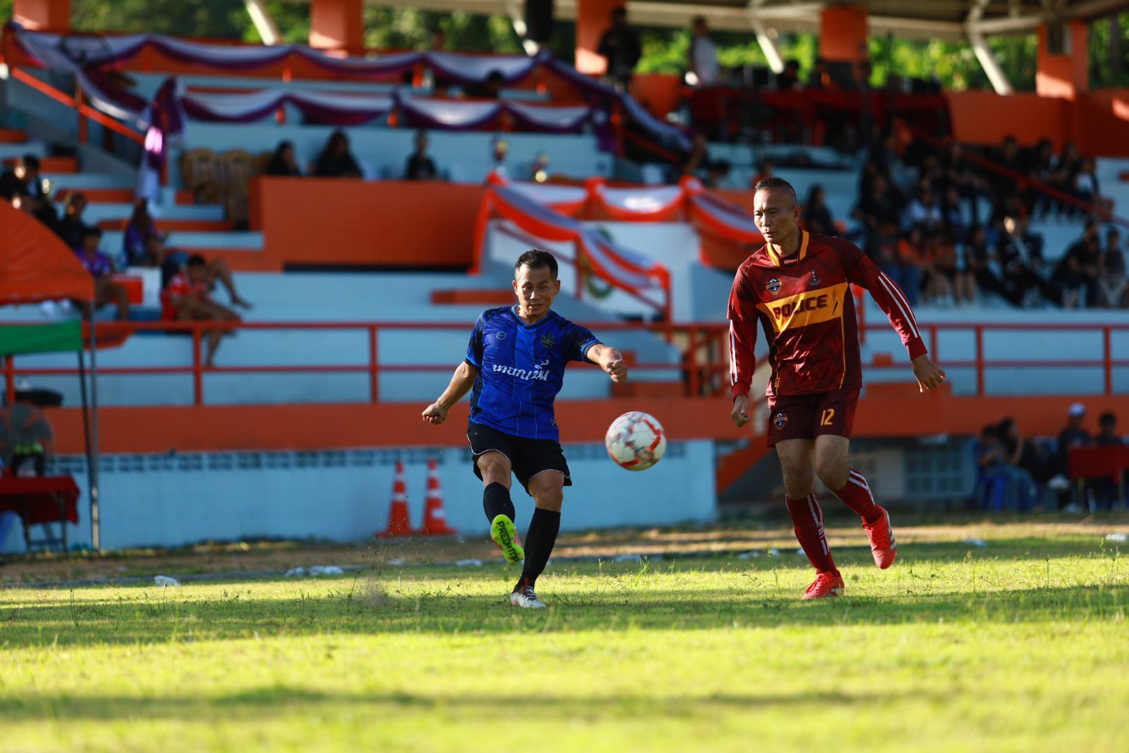 43. ฟุตบอล11คนหน่วยงาน25ปีkprums คู่ชิงชนะเลิศ สถานีตำรวจภูธรแม่สอด 0 : 1 เทศบาลนครแม่สอด