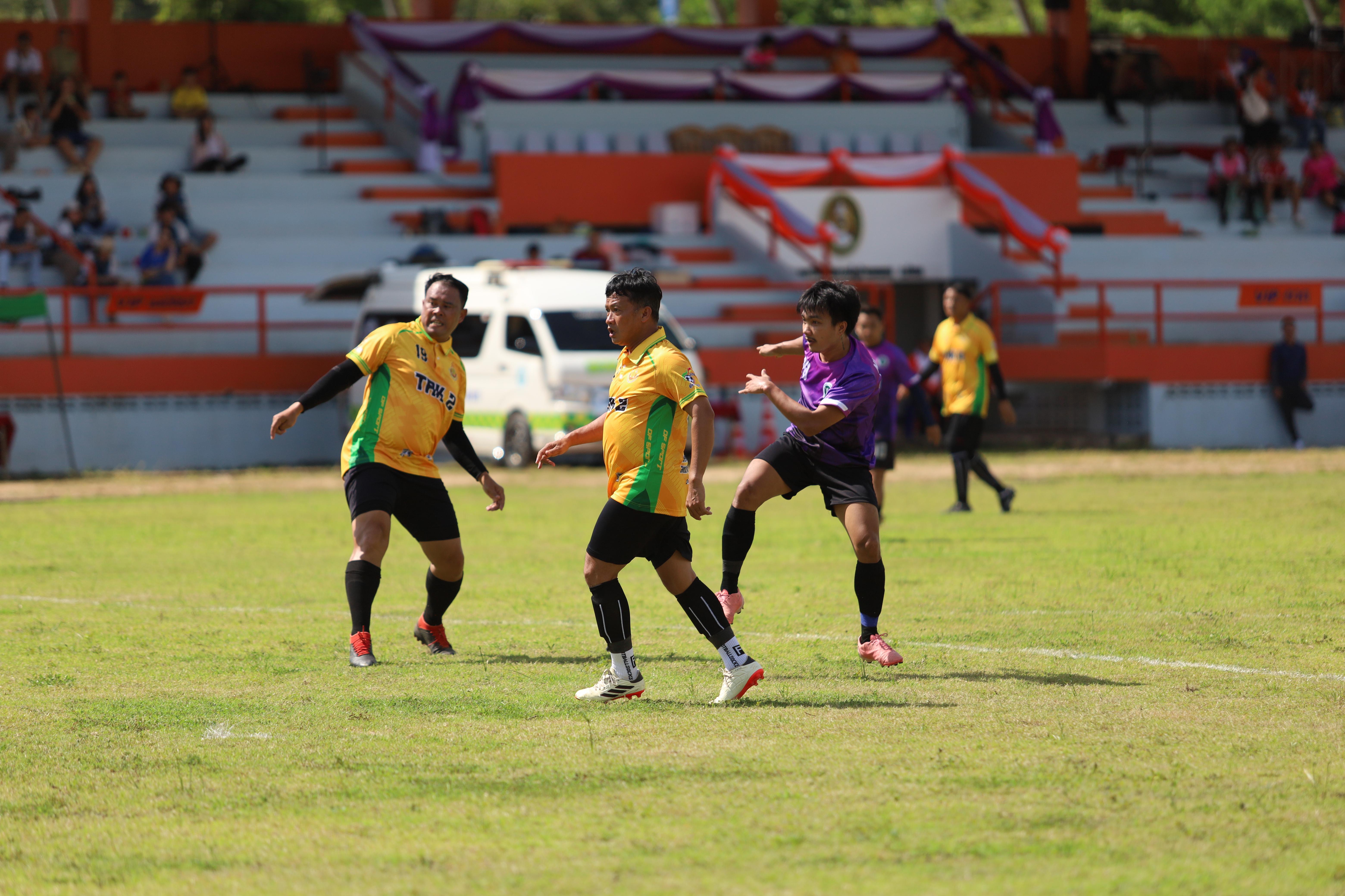 41. การแข่งขันฟุตบอล11คนหน่วยงานคู่ที่3