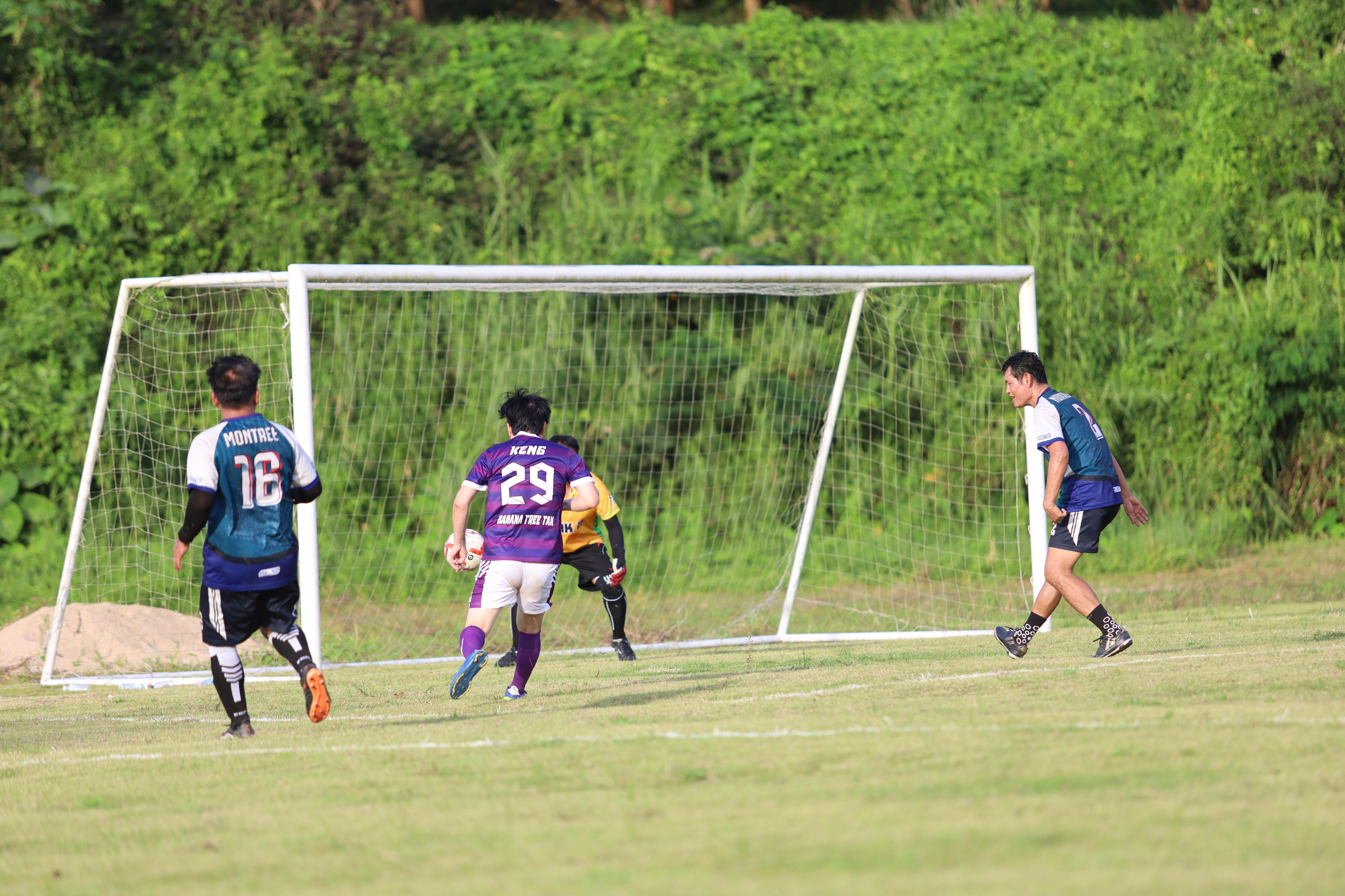 130. การแข่งขันฟุตบอล11คนหน่วยงานคู่ที่4