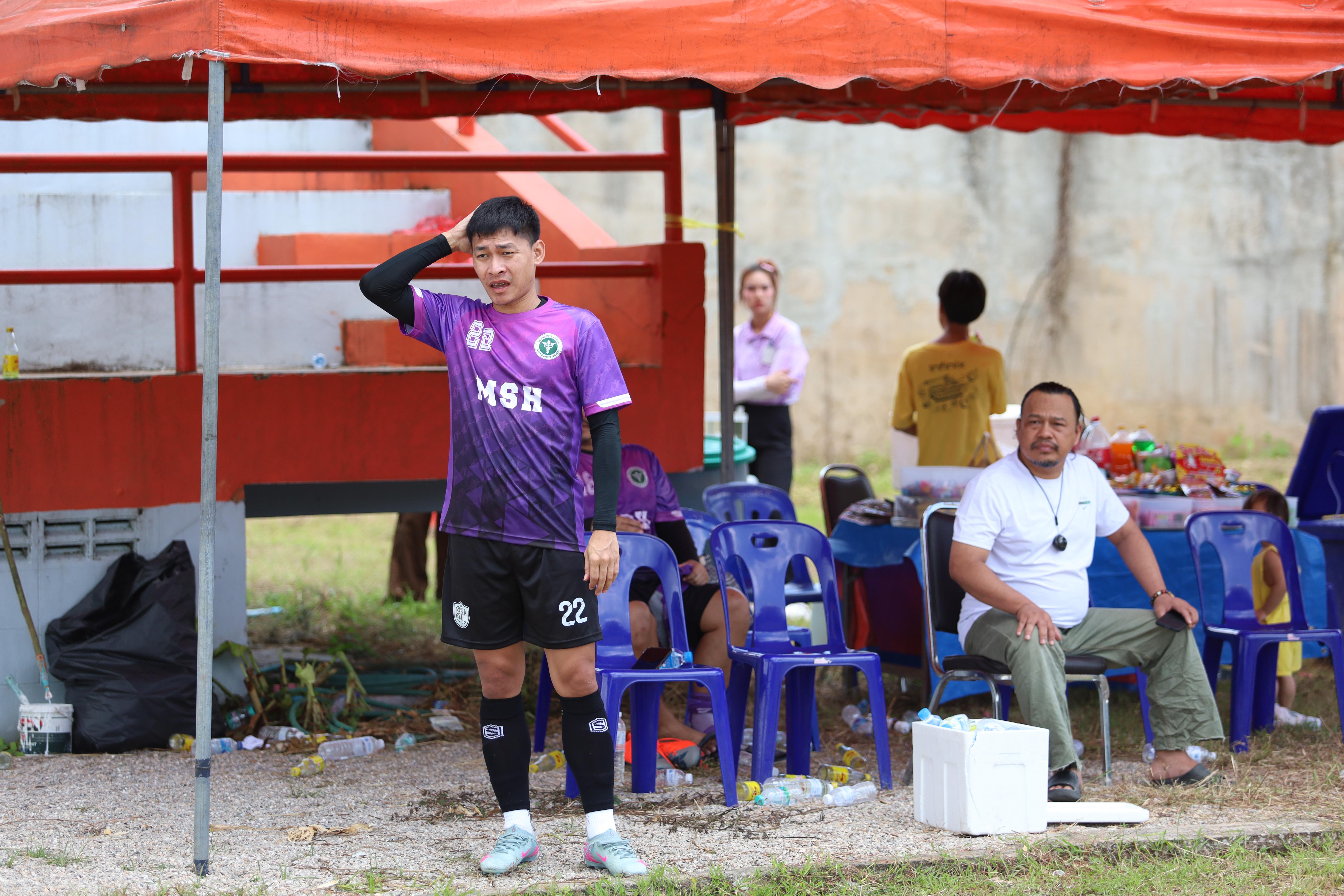 13. งาน25ปีkprums การแข่งขันฟุตบอล11คนหน่วยงานคู่ที่ 7  สถานีตำรวจภูธรแม่สอด 2:0 โรงพยาบาลแม่สอด