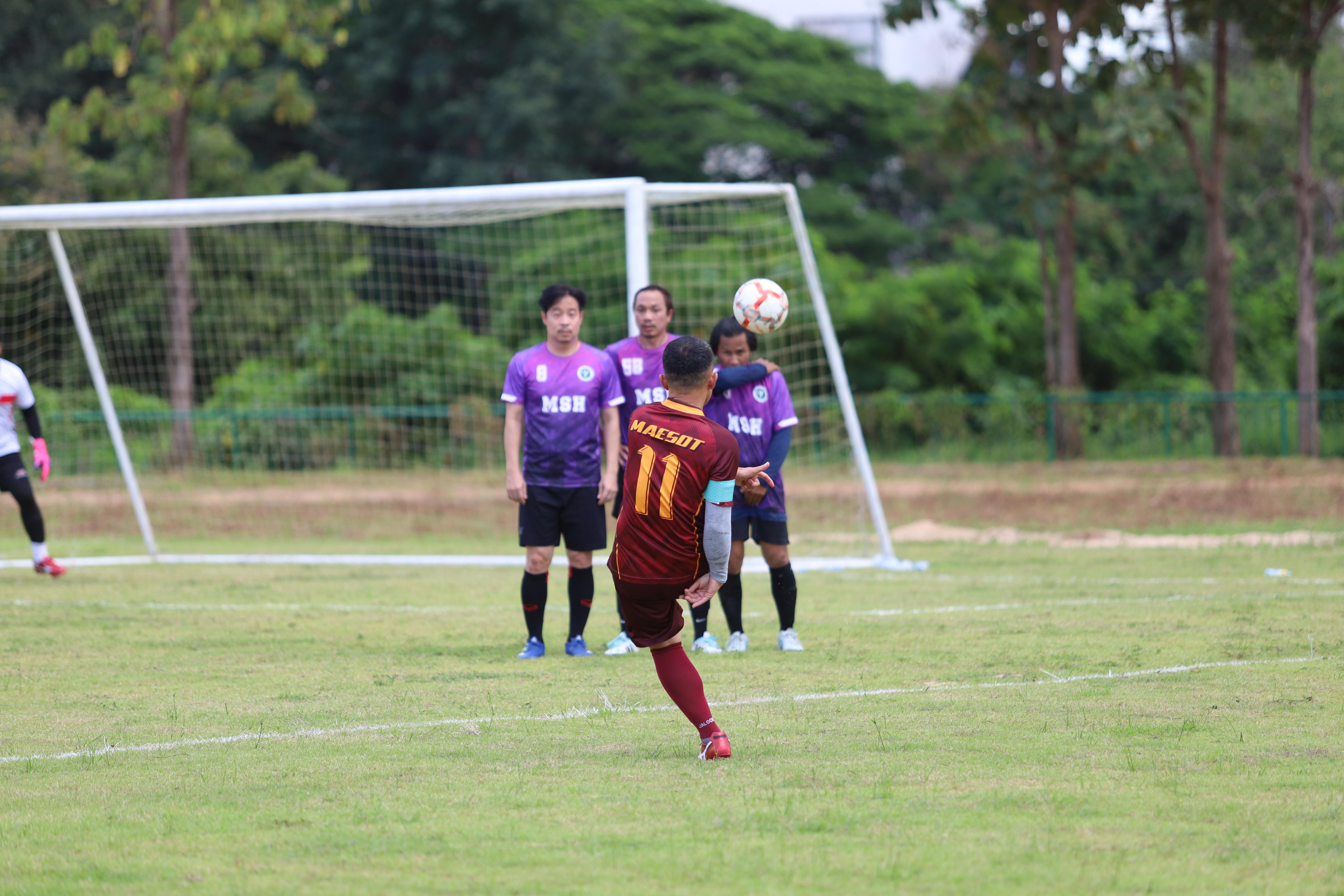 21. งาน25ปีkprums การแข่งขันฟุตบอล11คนหน่วยงานคู่ที่ 7  สถานีตำรวจภูธรแม่สอด 2:0 โรงพยาบาลแม่สอด