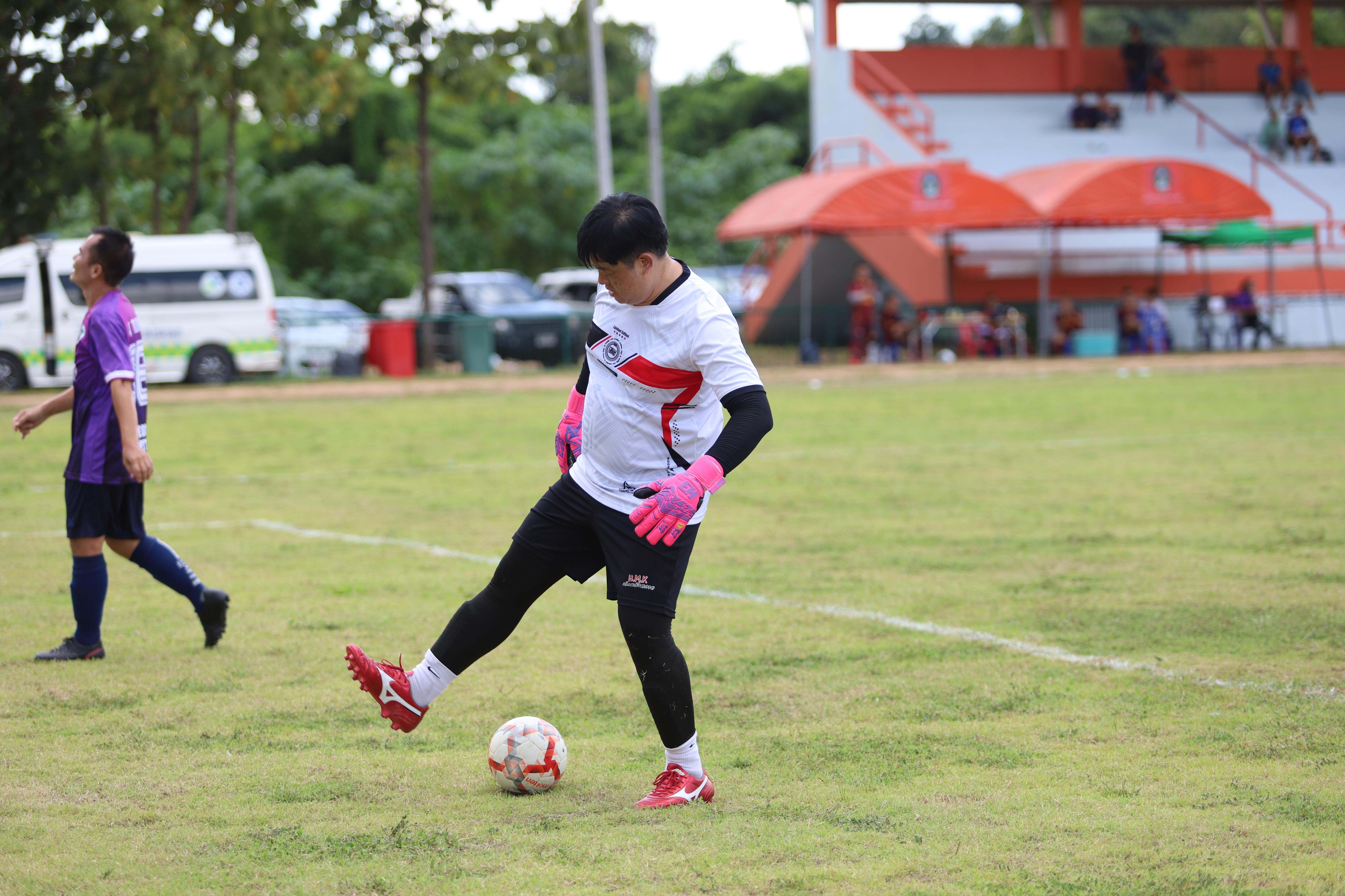 32. งาน25ปีkprums การแข่งขันฟุตบอล11คนหน่วยงานคู่ที่ 7  สถานีตำรวจภูธรแม่สอด 2:0 โรงพยาบาลแม่สอด