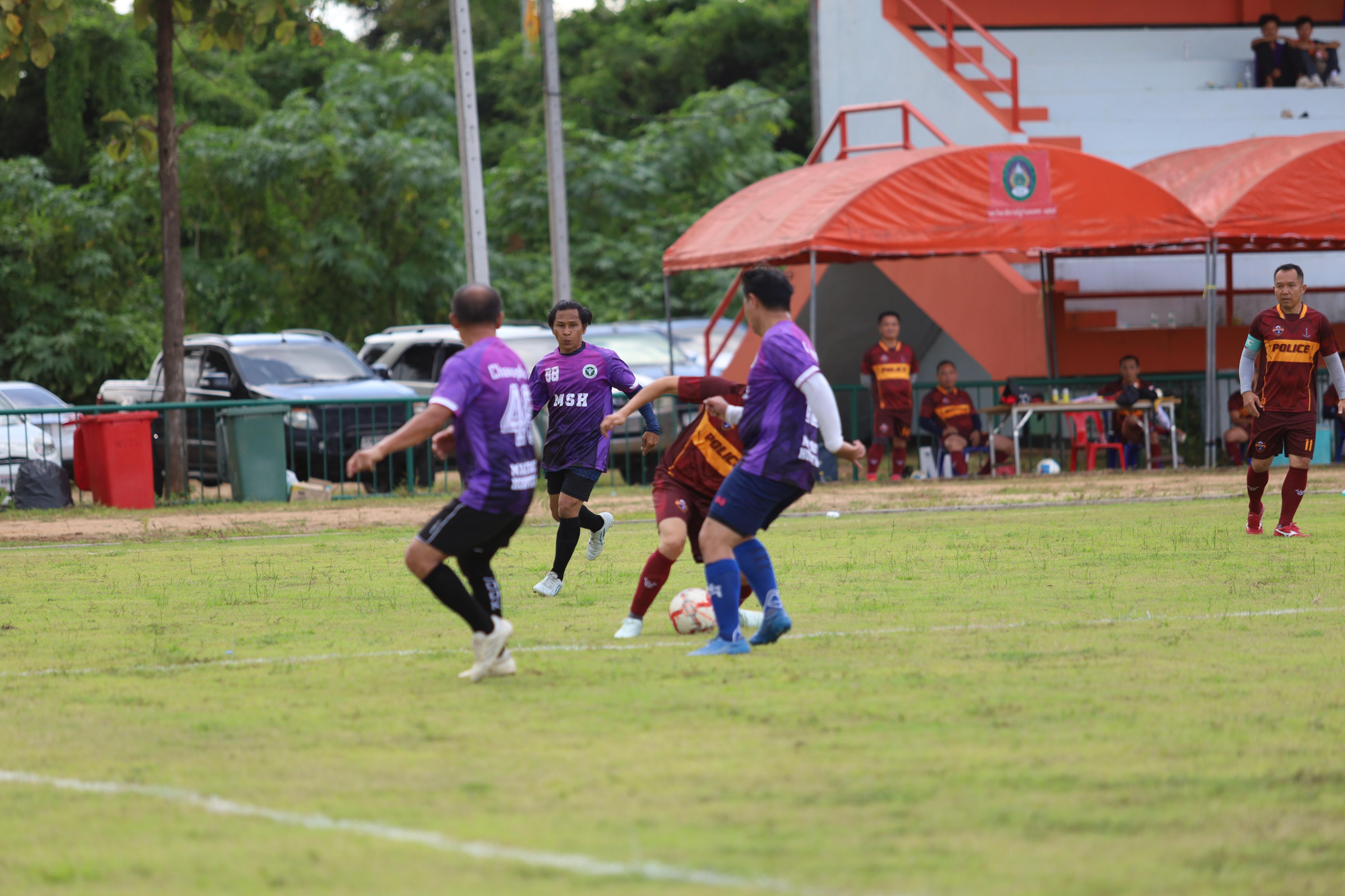 34. งาน25ปีkprums การแข่งขันฟุตบอล11คนหน่วยงานคู่ที่ 7  สถานีตำรวจภูธรแม่สอด 2:0 โรงพยาบาลแม่สอด