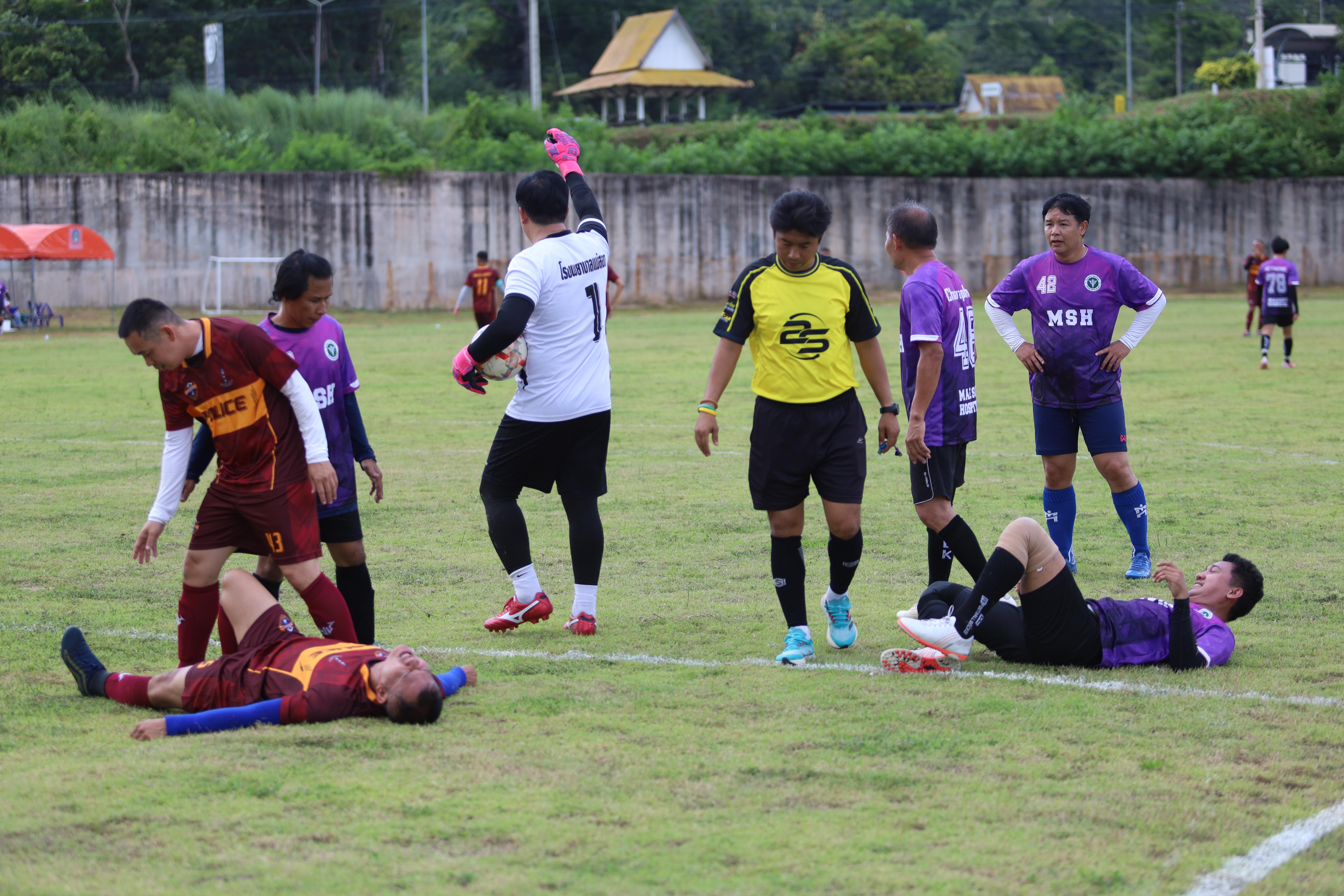 39. งาน25ปีkprums การแข่งขันฟุตบอล11คนหน่วยงานคู่ที่ 7  สถานีตำรวจภูธรแม่สอด 2:0 โรงพยาบาลแม่สอด