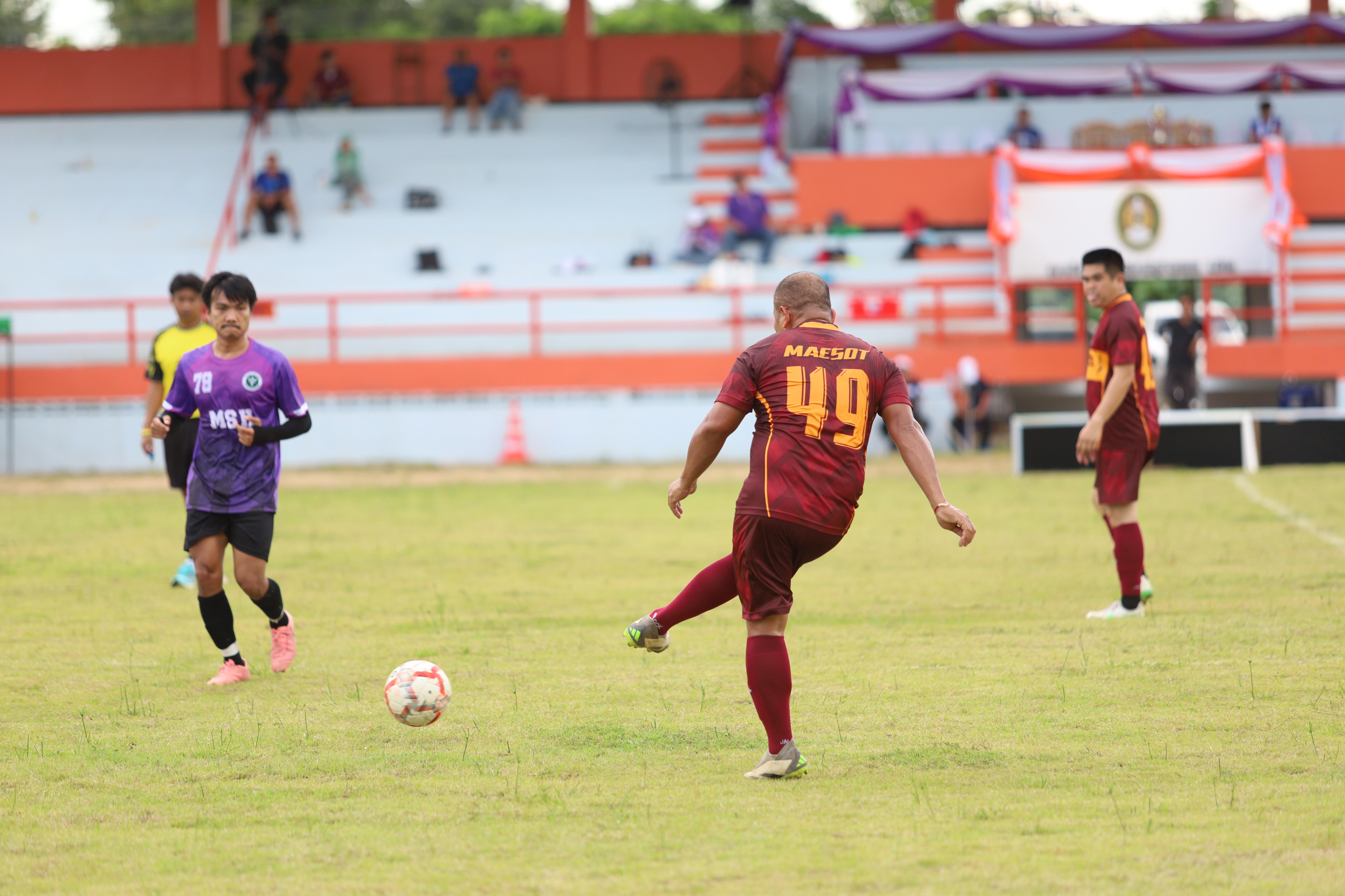 42. งาน25ปีkprums การแข่งขันฟุตบอล11คนหน่วยงานคู่ที่ 7  สถานีตำรวจภูธรแม่สอด 2:0 โรงพยาบาลแม่สอด