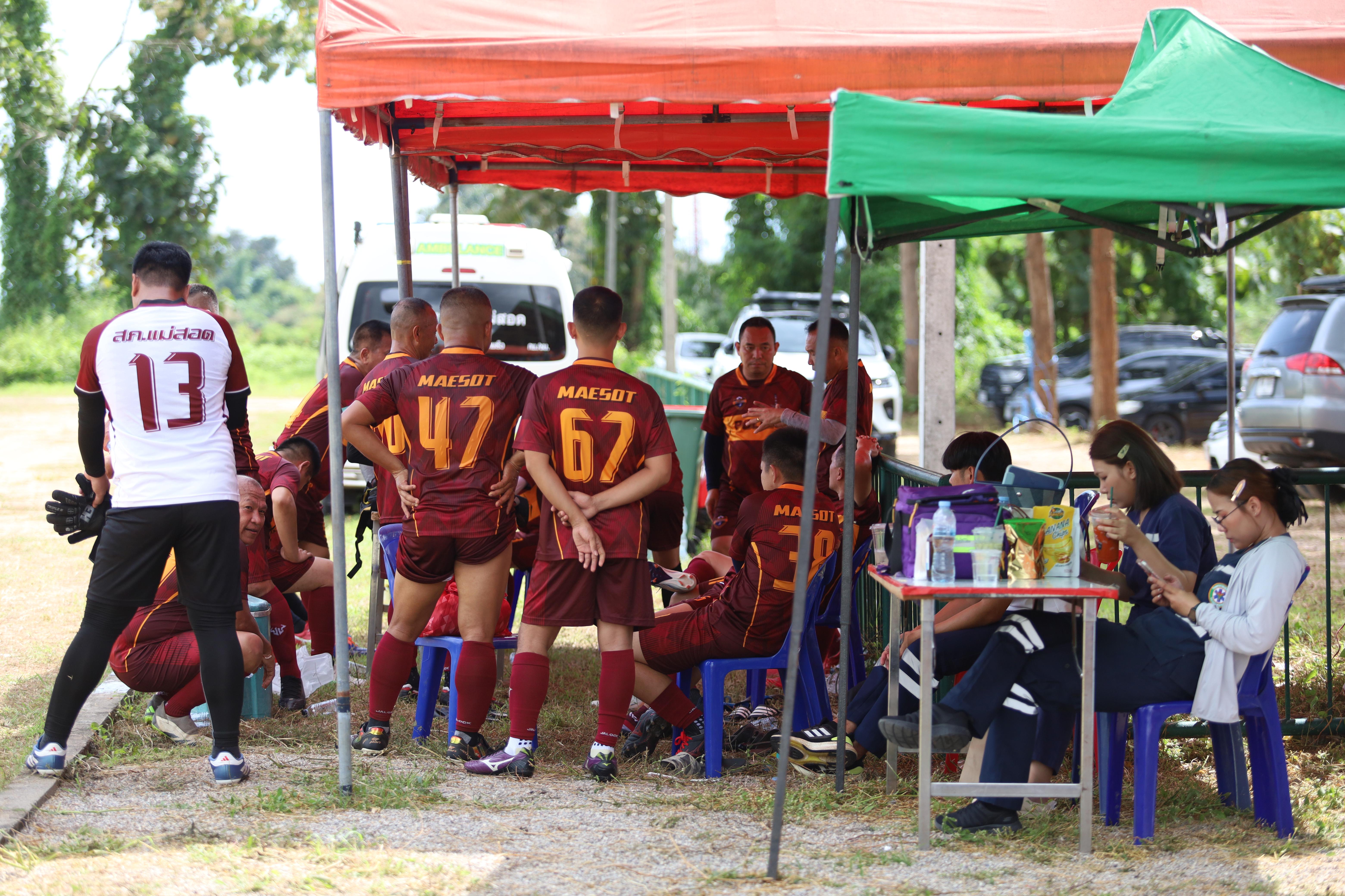 52. งาน25ปีkprums การแข่งขันฟุตบอล11คนหน่วยงานคู่ที่ 7  สถานีตำรวจภูธรแม่สอด 2:0 โรงพยาบาลแม่สอด