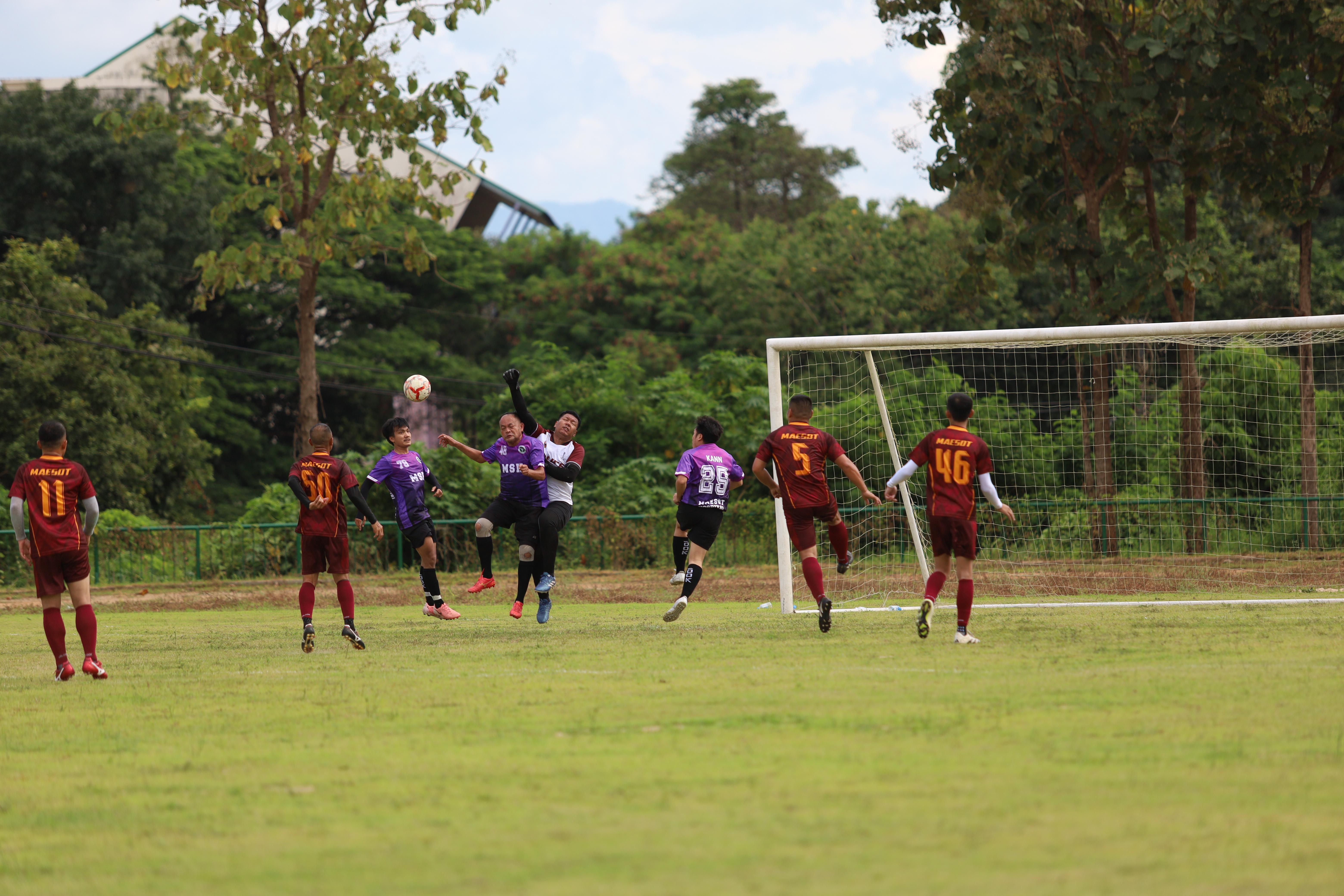 53. งาน25ปีkprums การแข่งขันฟุตบอล11คนหน่วยงานคู่ที่ 7  สถานีตำรวจภูธรแม่สอด 2:0 โรงพยาบาลแม่สอด