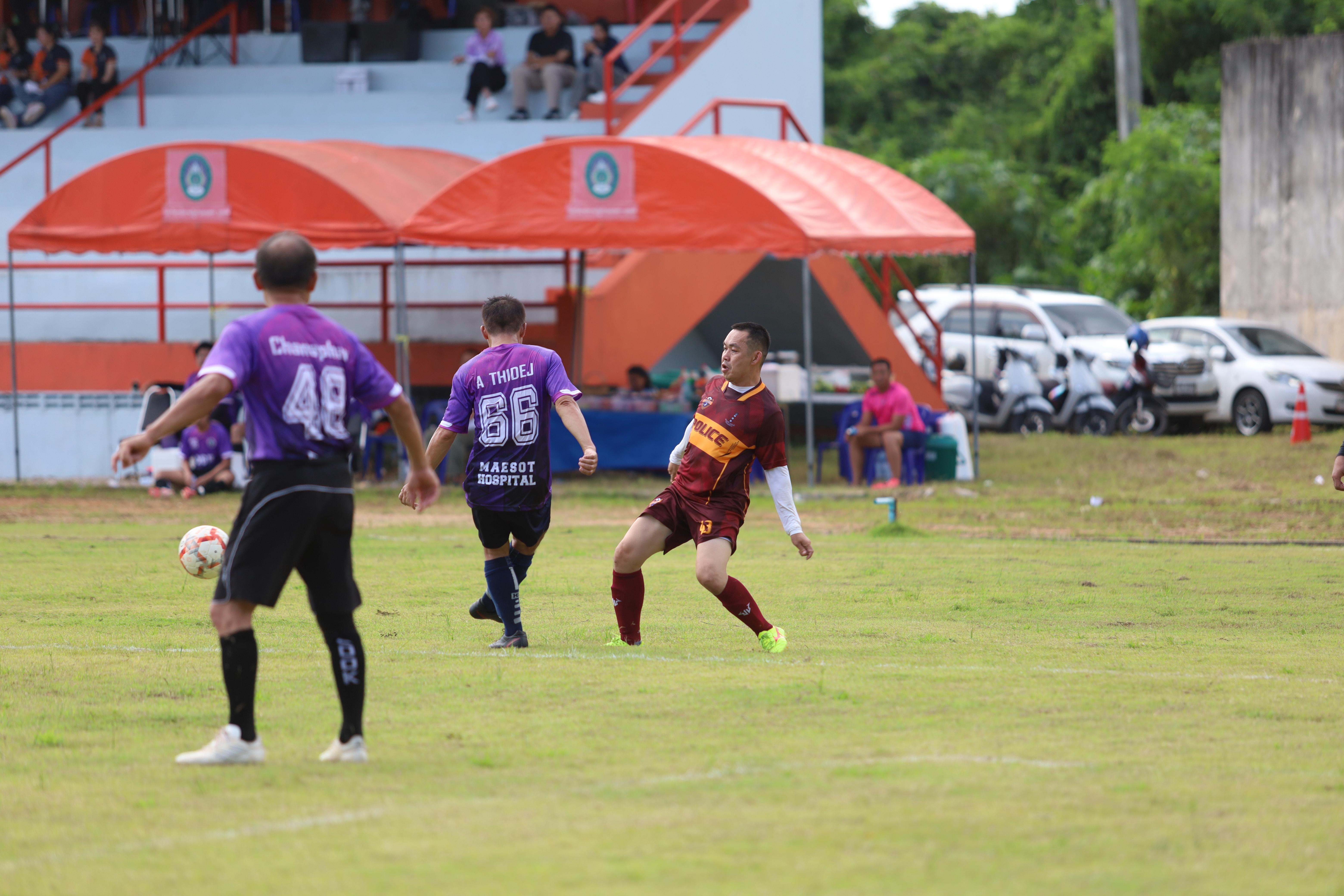 57. งาน25ปีkprums การแข่งขันฟุตบอล11คนหน่วยงานคู่ที่ 7  สถานีตำรวจภูธรแม่สอด 2:0 โรงพยาบาลแม่สอด