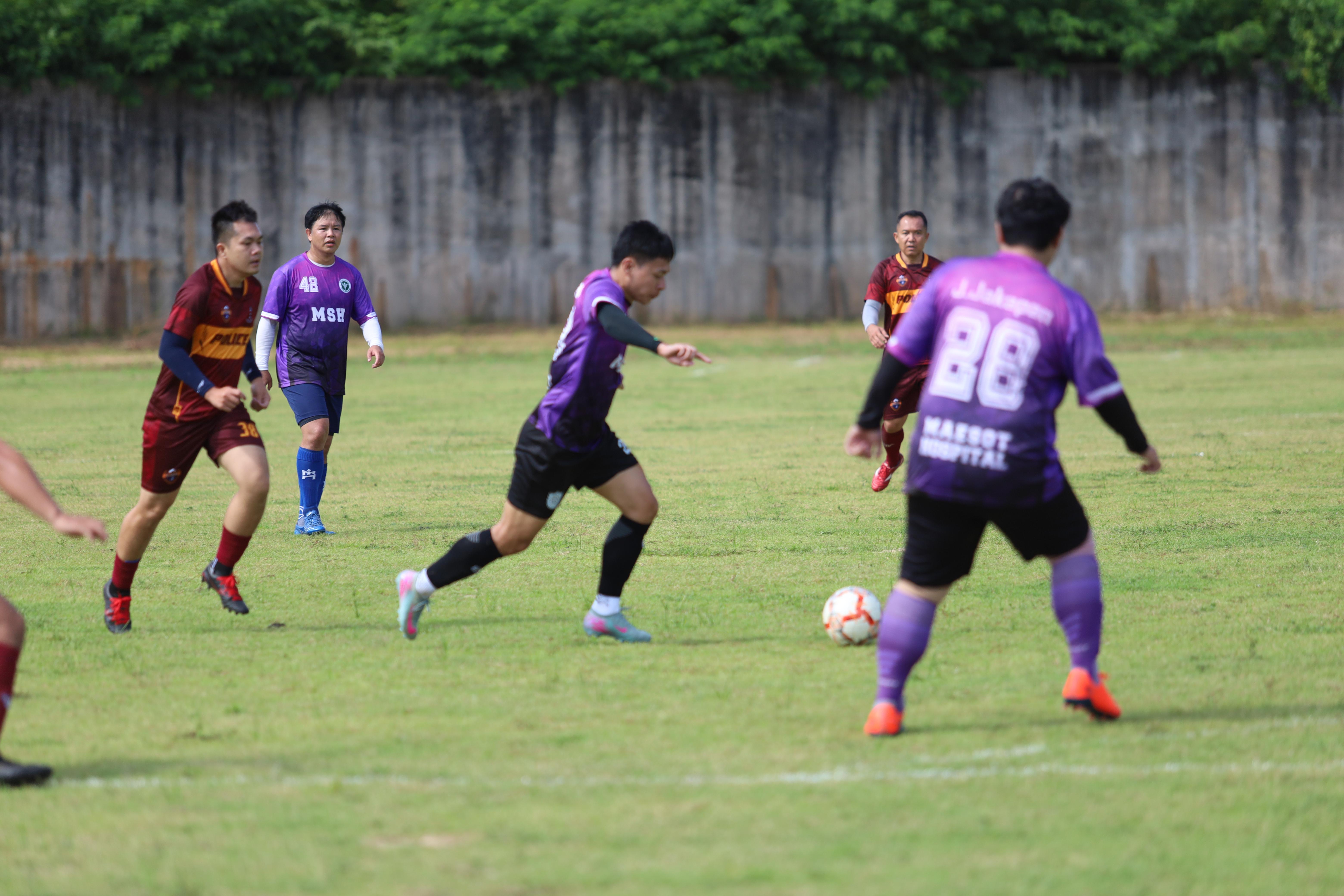 67. งาน25ปีkprums การแข่งขันฟุตบอล11คนหน่วยงานคู่ที่ 7  สถานีตำรวจภูธรแม่สอด 2:0 โรงพยาบาลแม่สอด