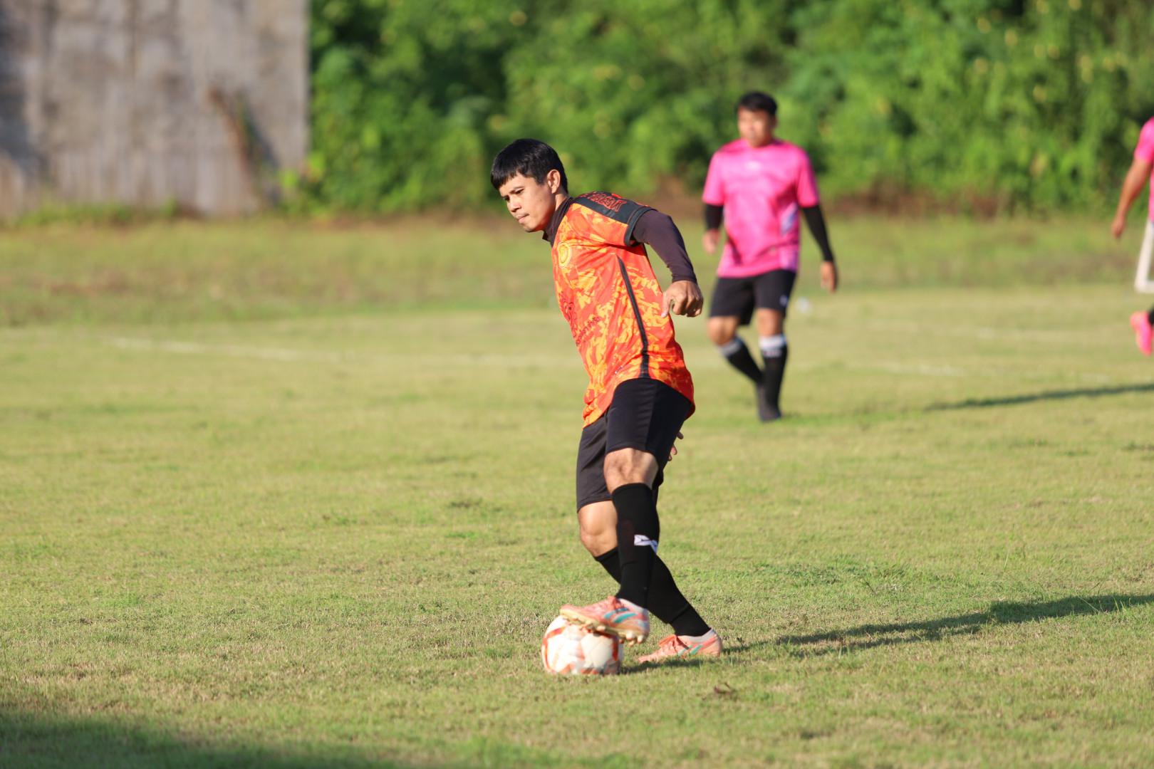 24. ฟุตบอล11คนหน่วยงาน25ปีkprums แขวงทางหลวงตากที่2 แม่สอด 6 : 2 ยุติธรรมแม่สอด + ม.ราชภัฏกำแพงเพชรแม่สอด