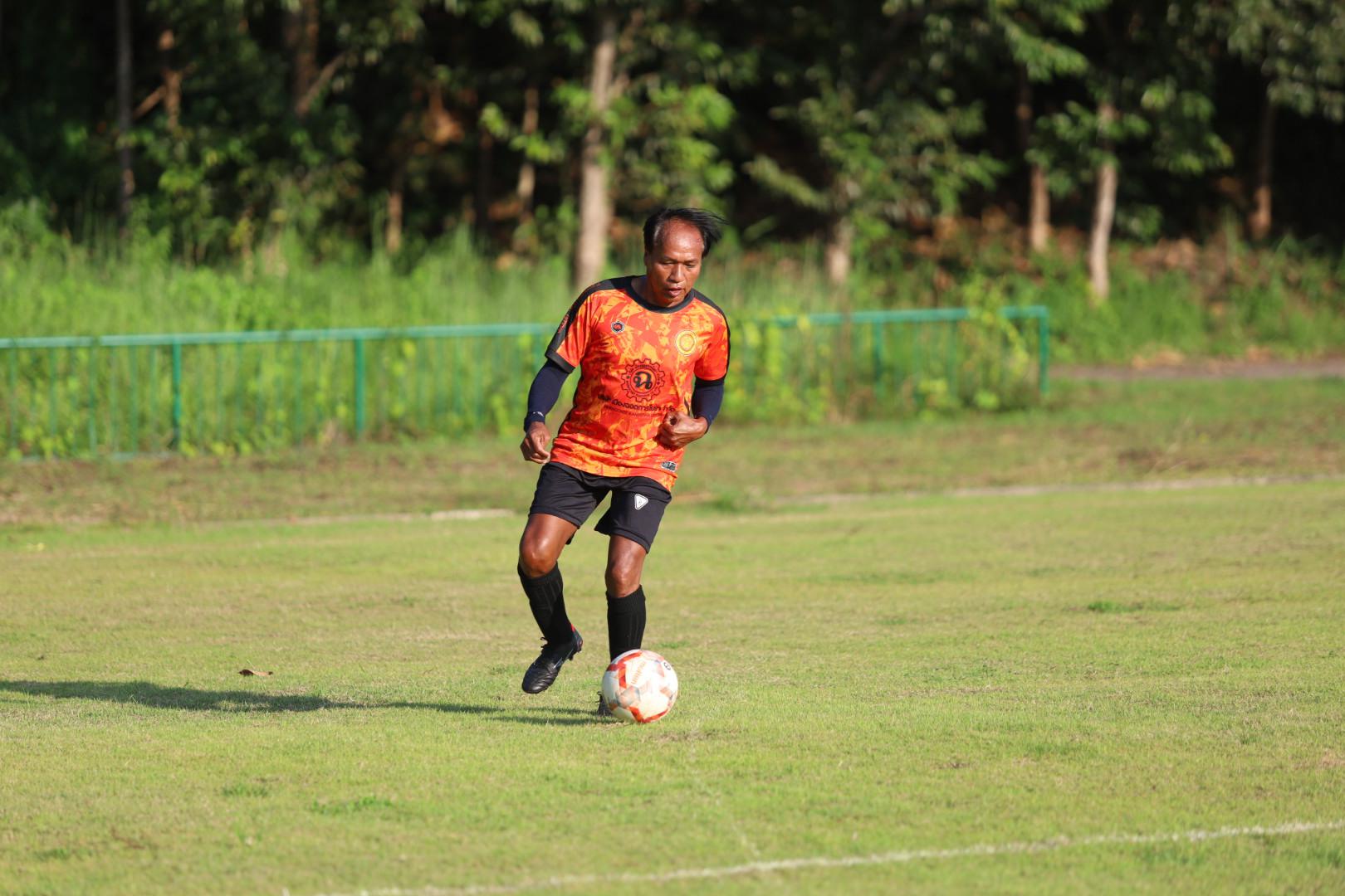 27. ฟุตบอล11คนหน่วยงาน25ปีkprums แขวงทางหลวงตากที่2 แม่สอด 6 : 2 ยุติธรรมแม่สอด + ม.ราชภัฏกำแพงเพชรแม่สอด